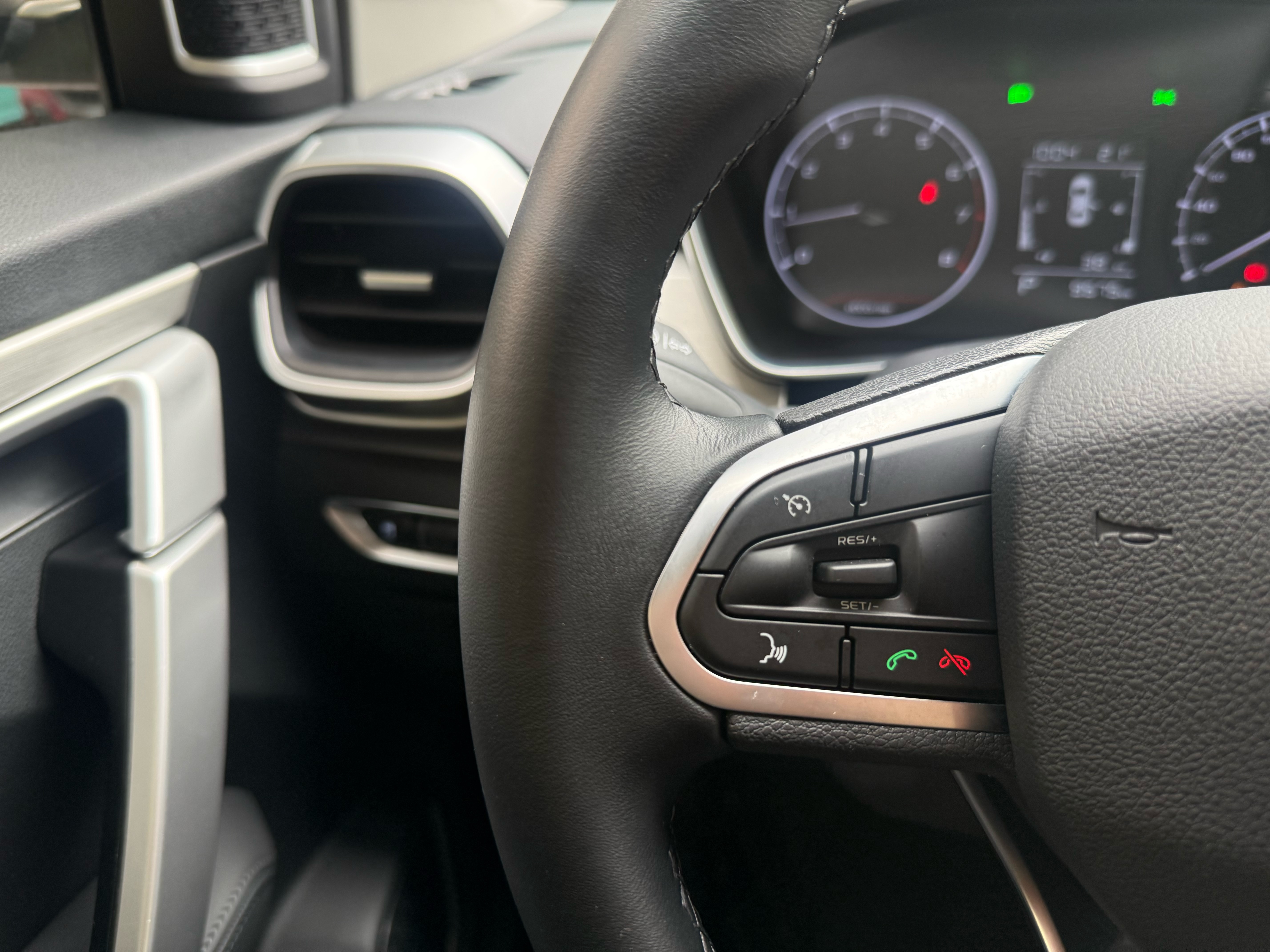 GEELY Coolray 2025 #19 GEELY Coolray 2025 car image #19