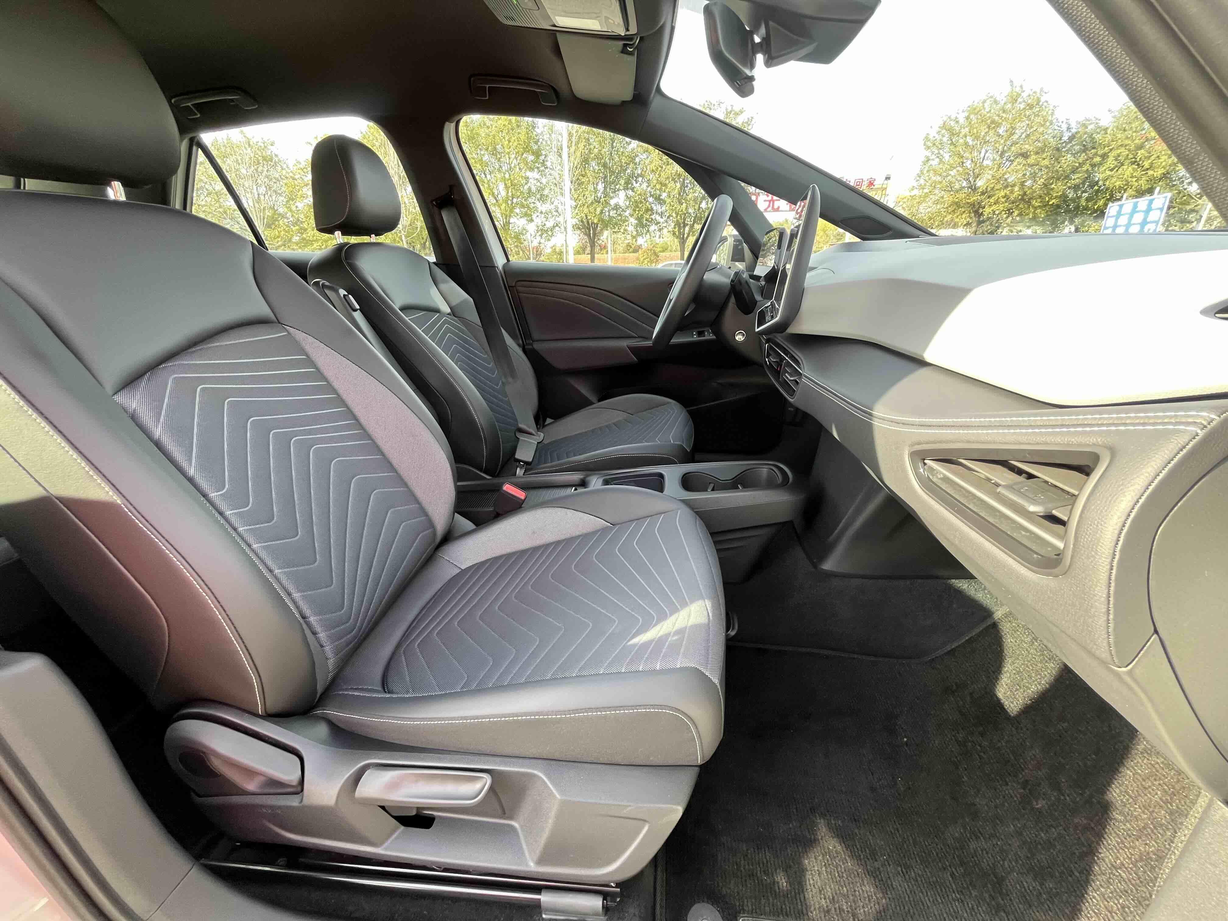 Volkswagen ID.3 2025 immagine di auto #19