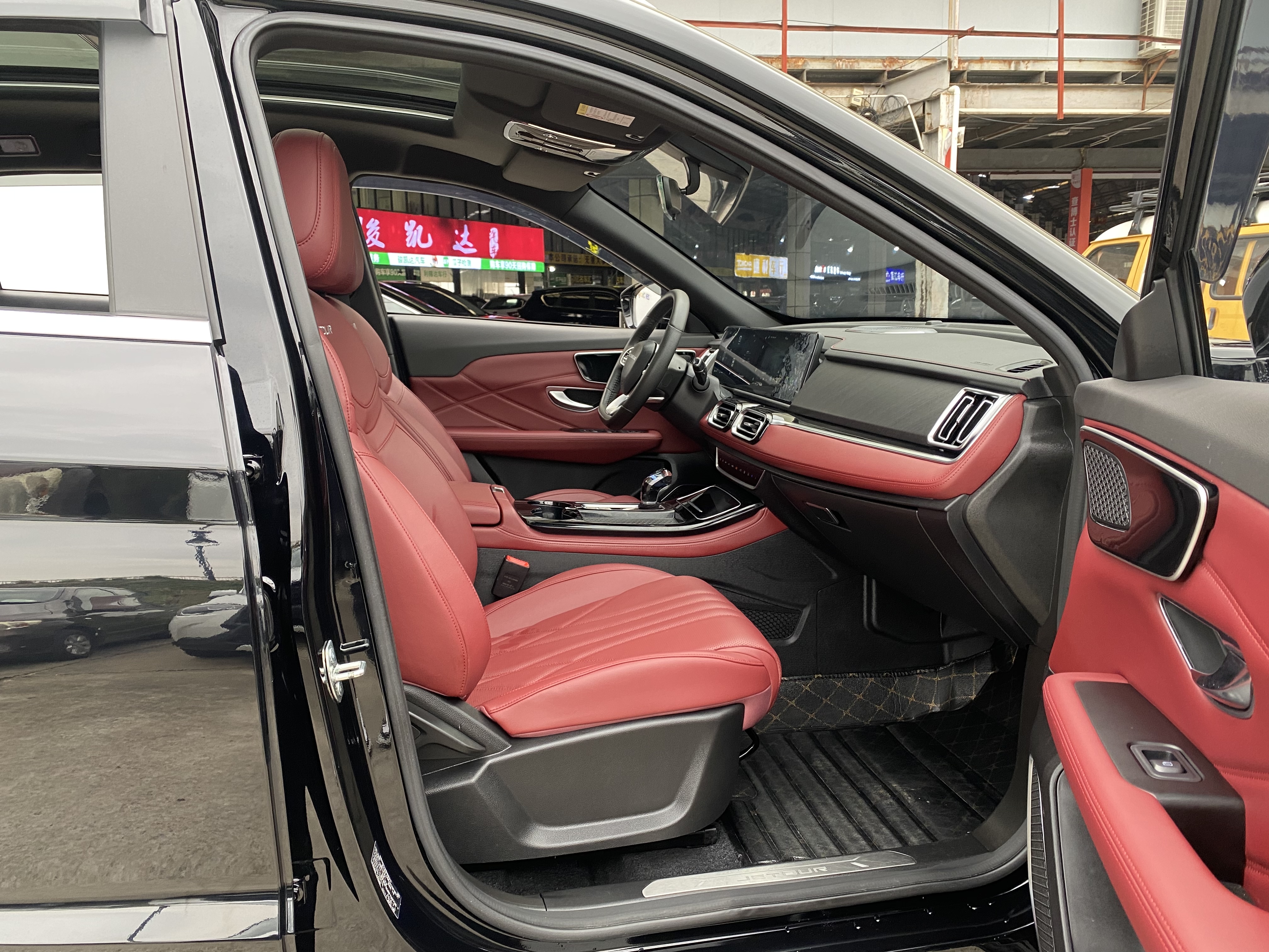 Jetour X70 PLUS 2024 car image #19