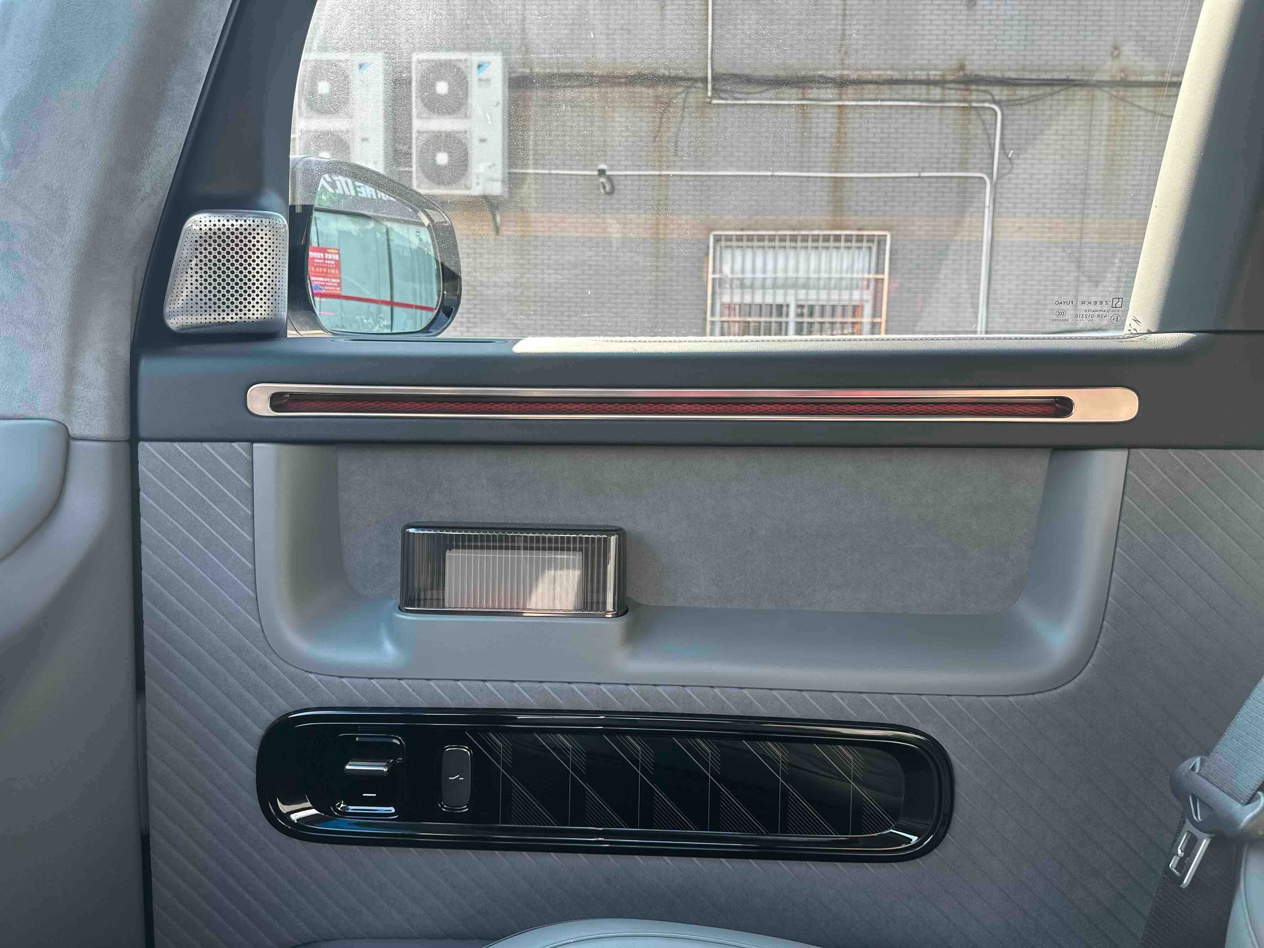 极氪 极氪MIX 2024 汽车图片 #19