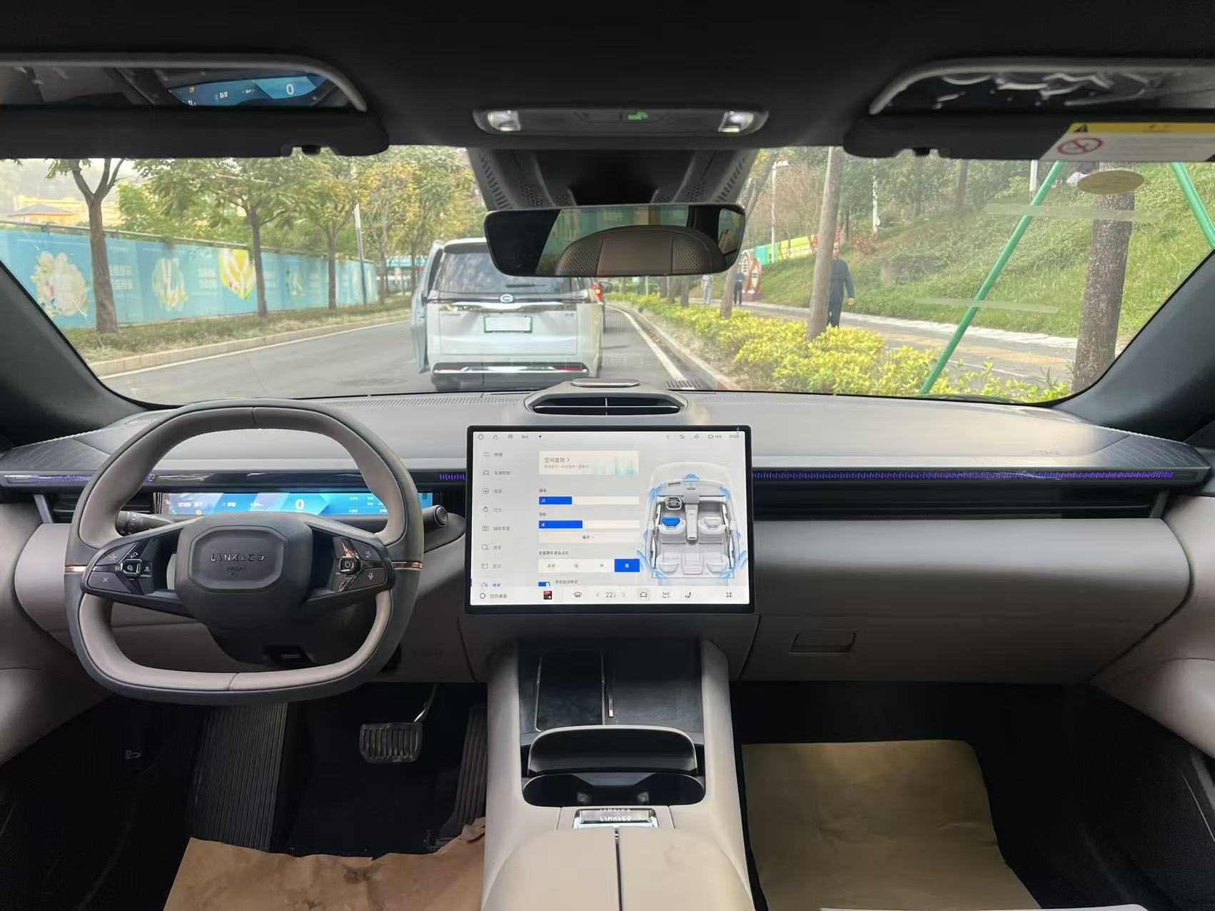 Lynk & Co Z10 2024 car image #19