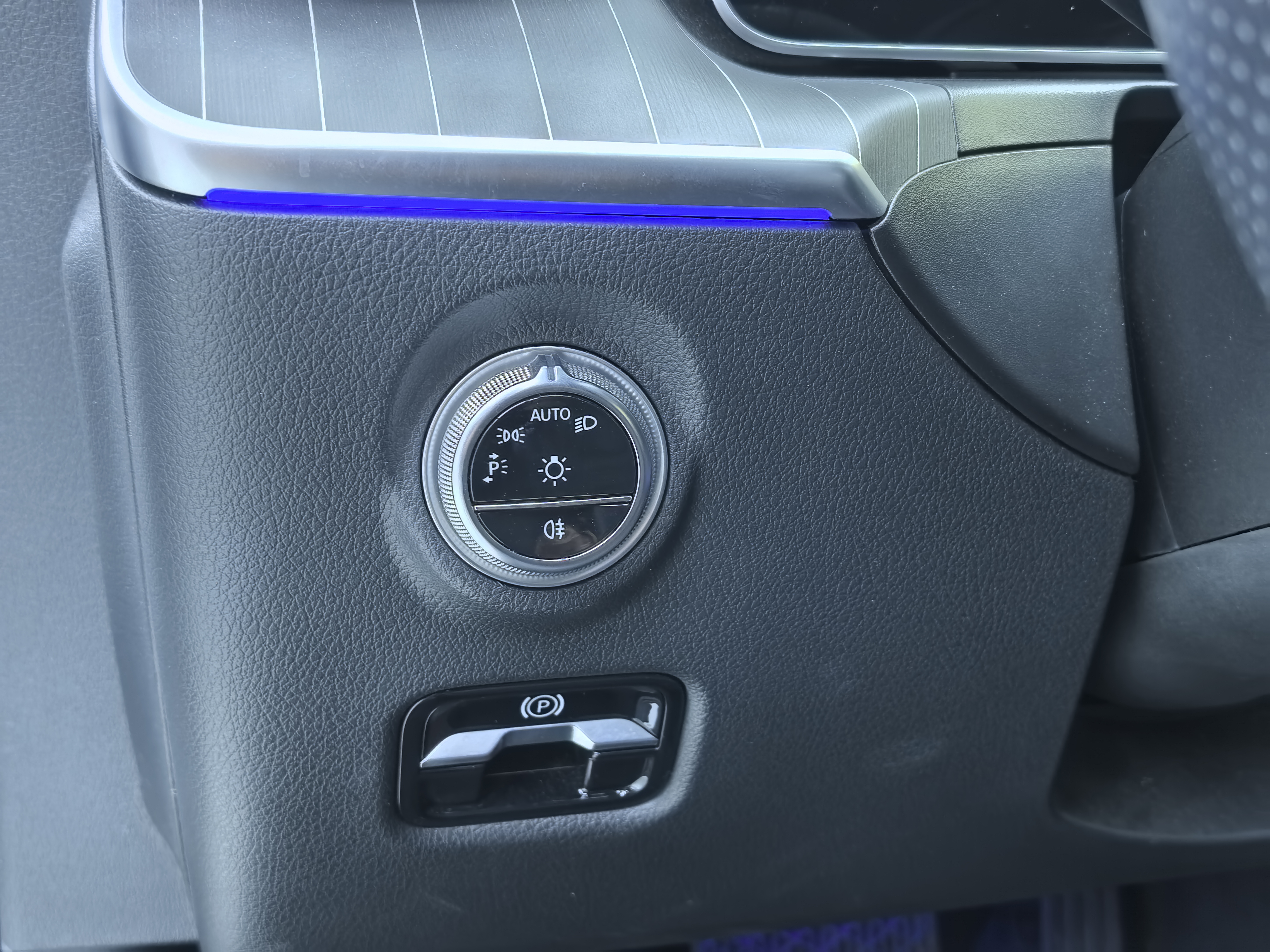Mercedes-Benz C Class 2024 car image #19