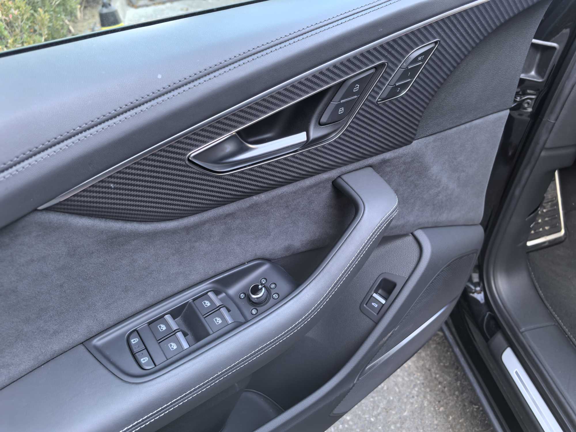 Audi SQ7 2024 car image #19