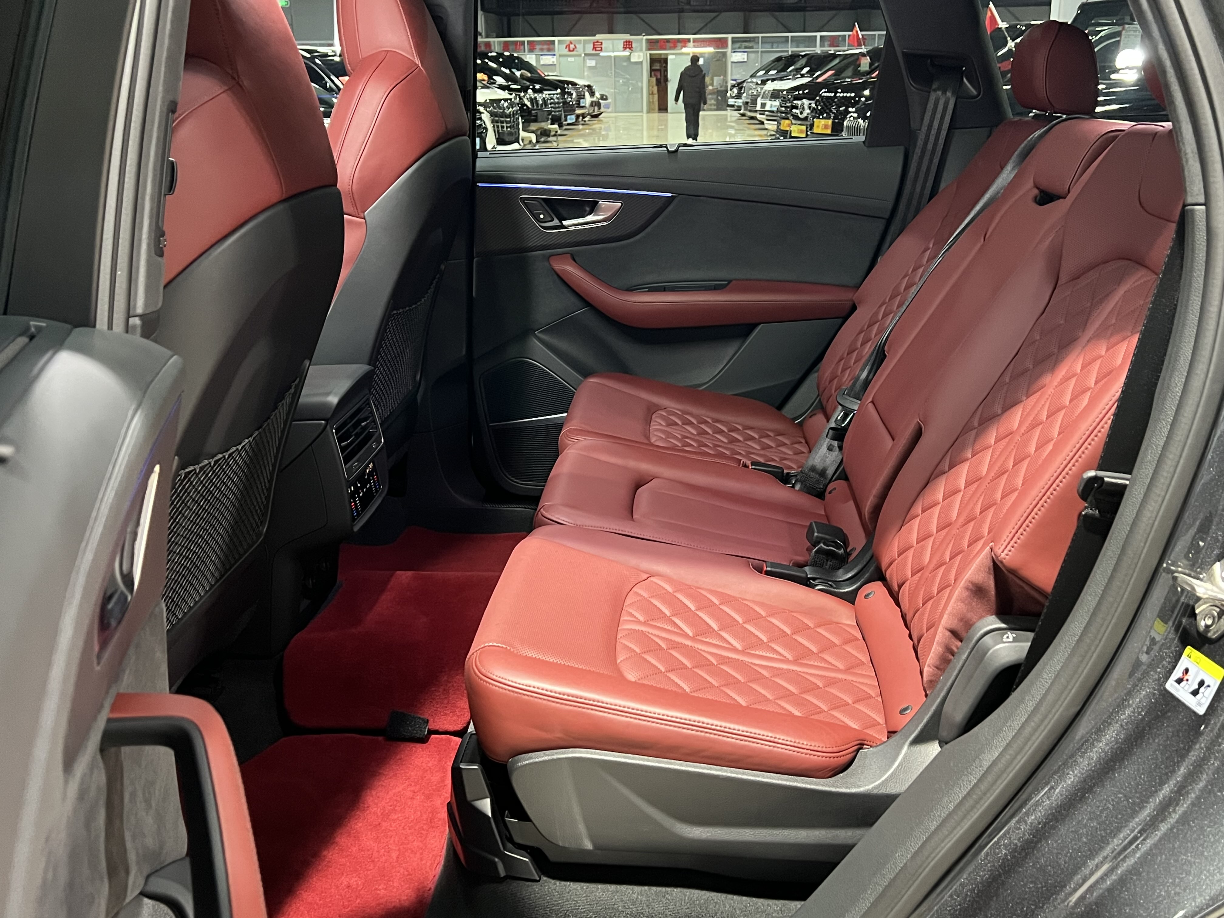 Audi SQ7 2024 #19 Audi SQ7 2024 car image #19