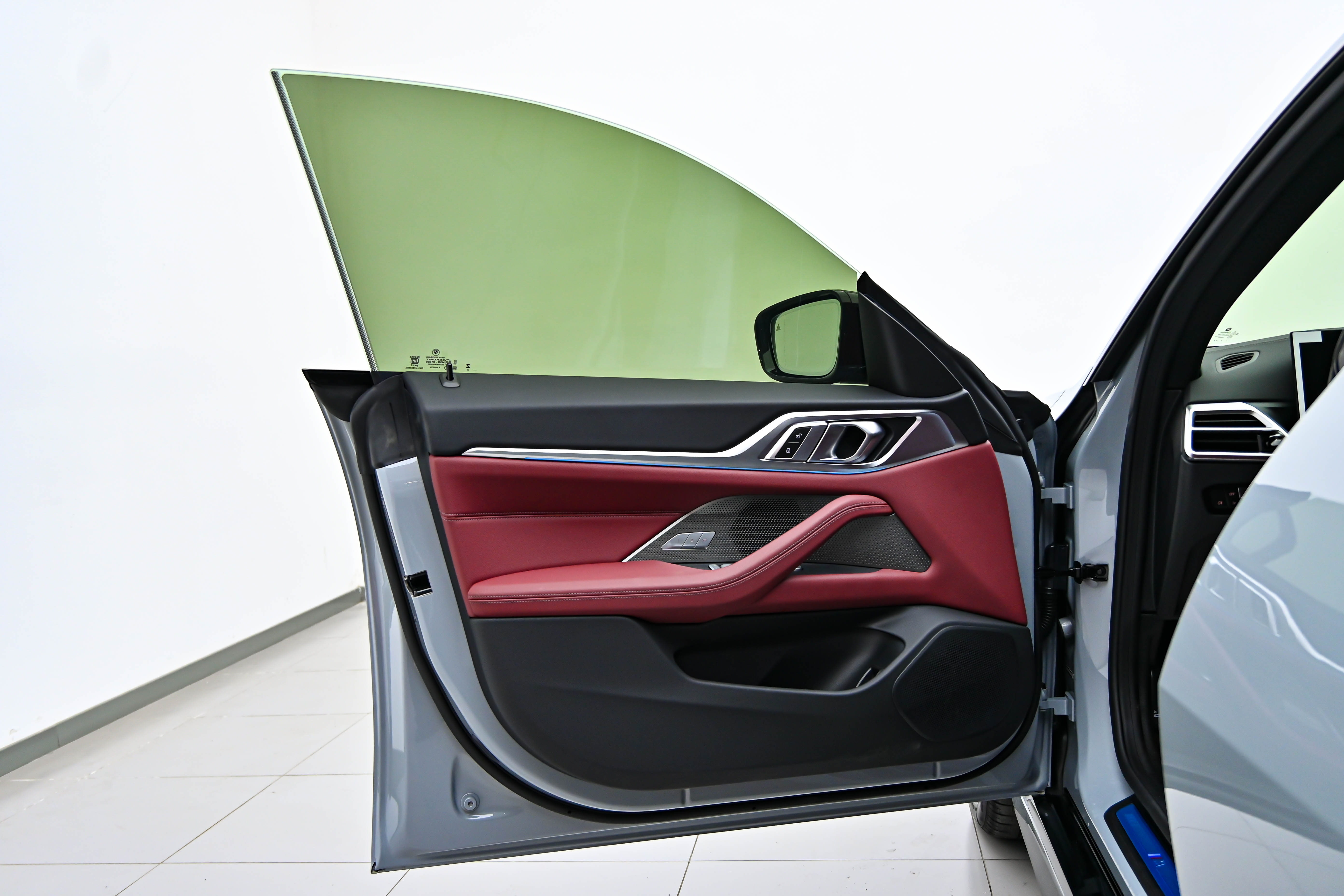 BMW i4 2025 car image #19