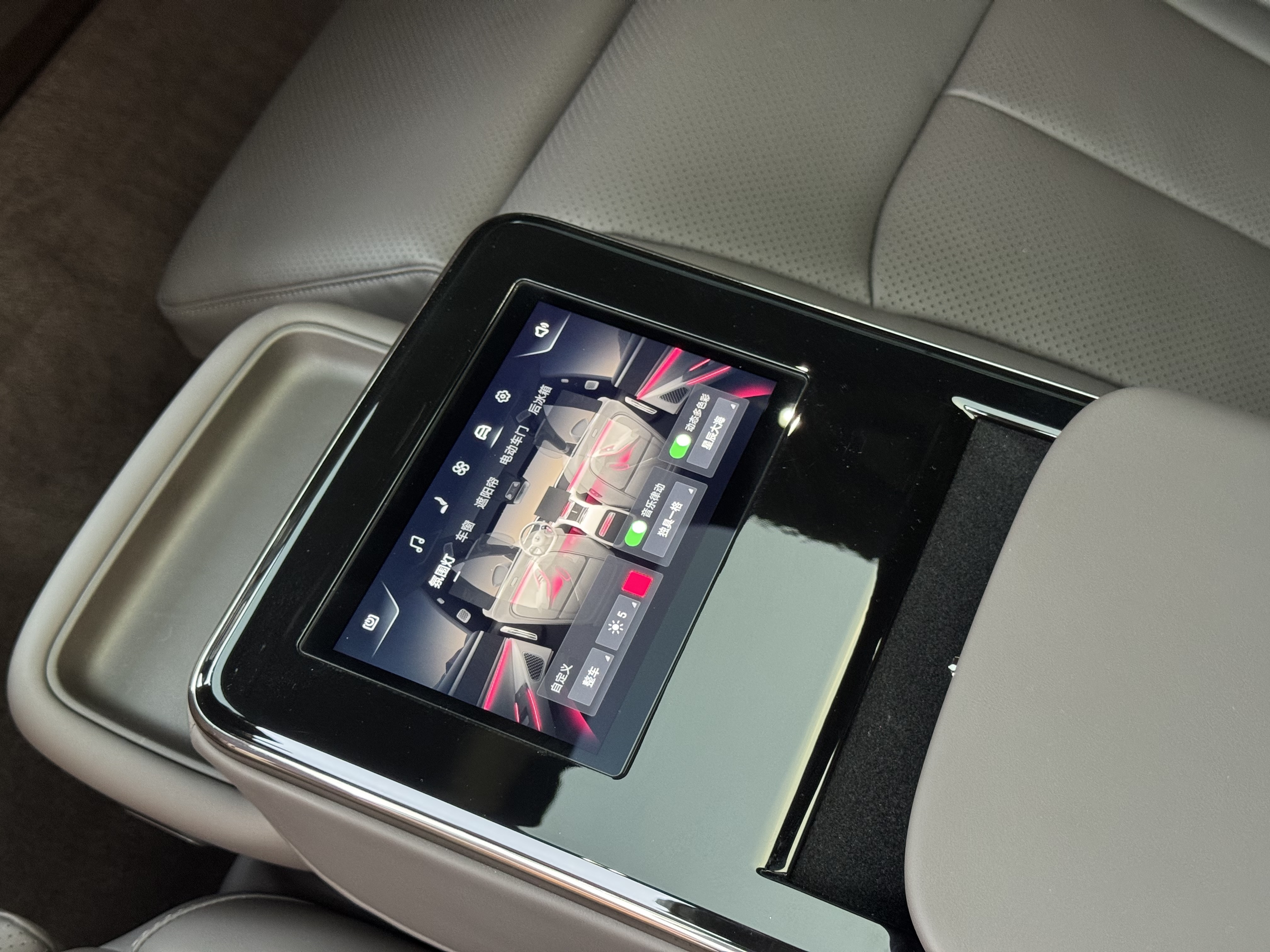 Denza Z9 2025 car image #19