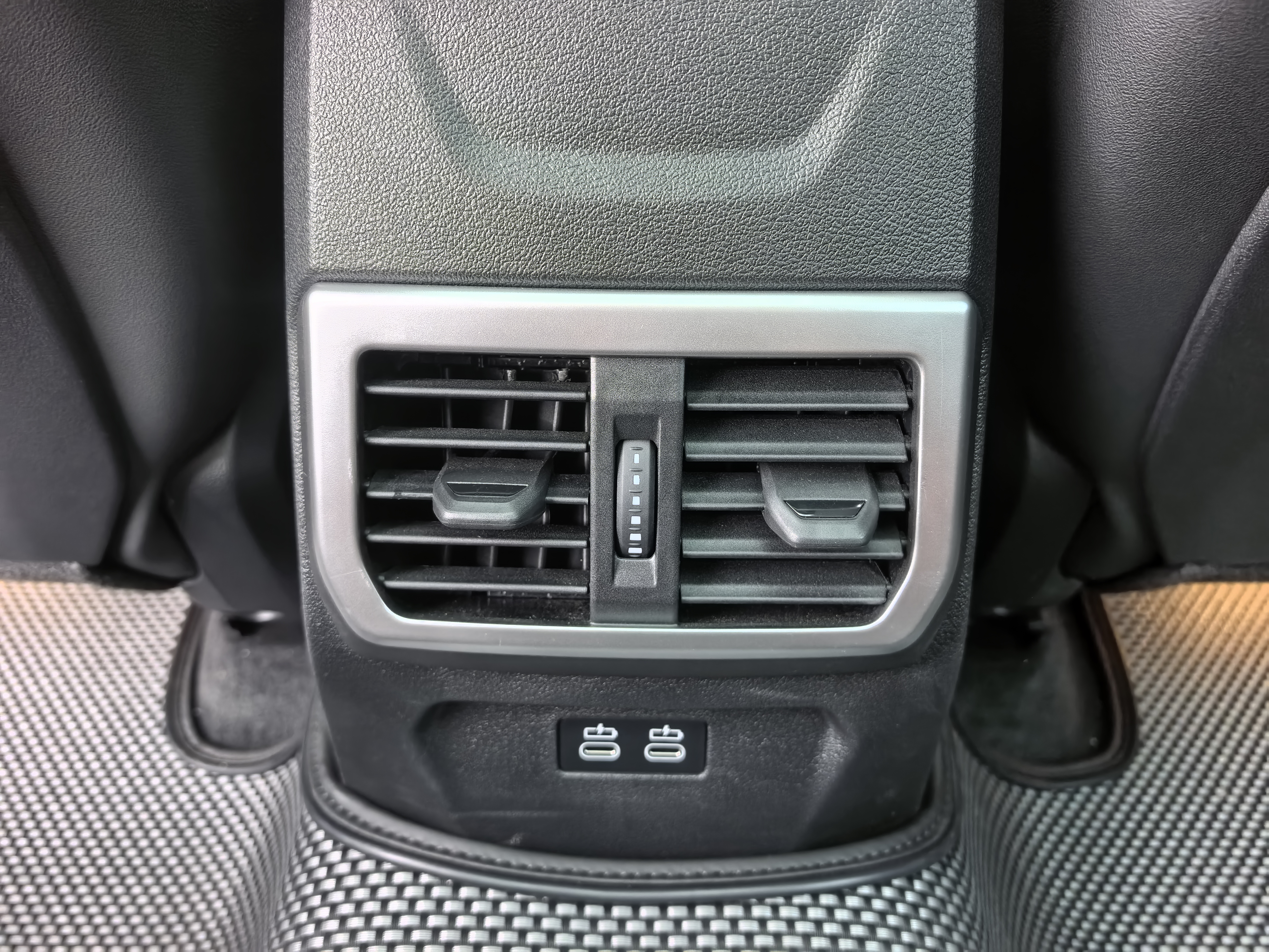 BMW M235L 2025 صورة سيارة #19