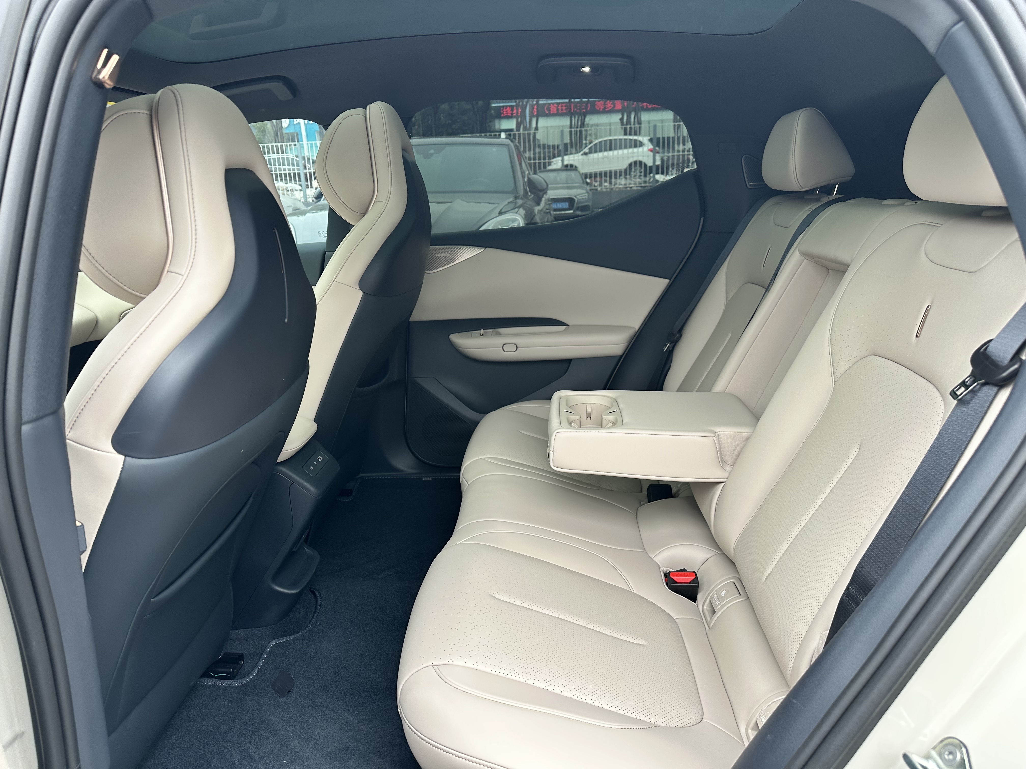 Lynk & Co Z20 2025 car image #19