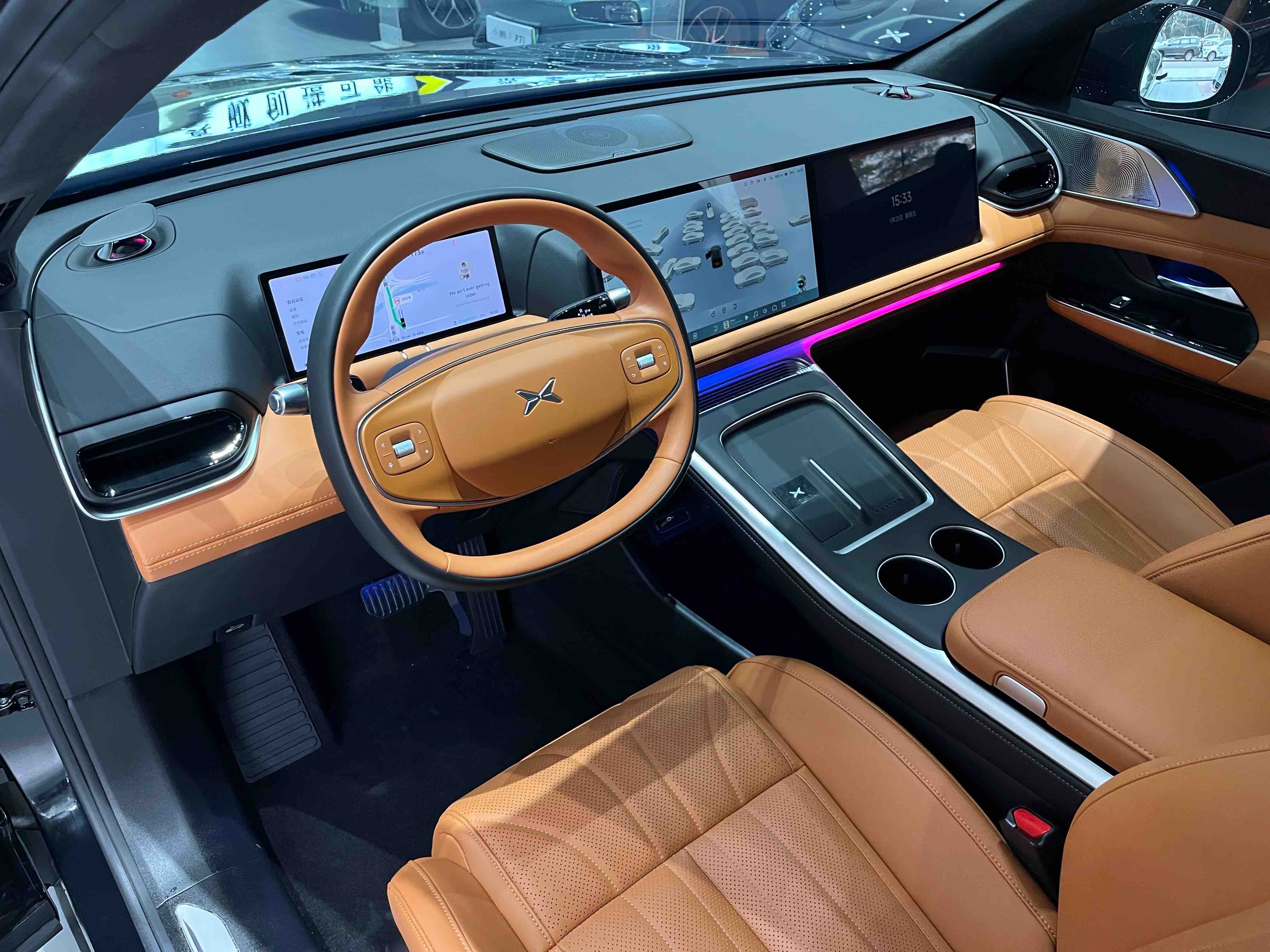 Xpeng G9 2025 صورة سيارة #19