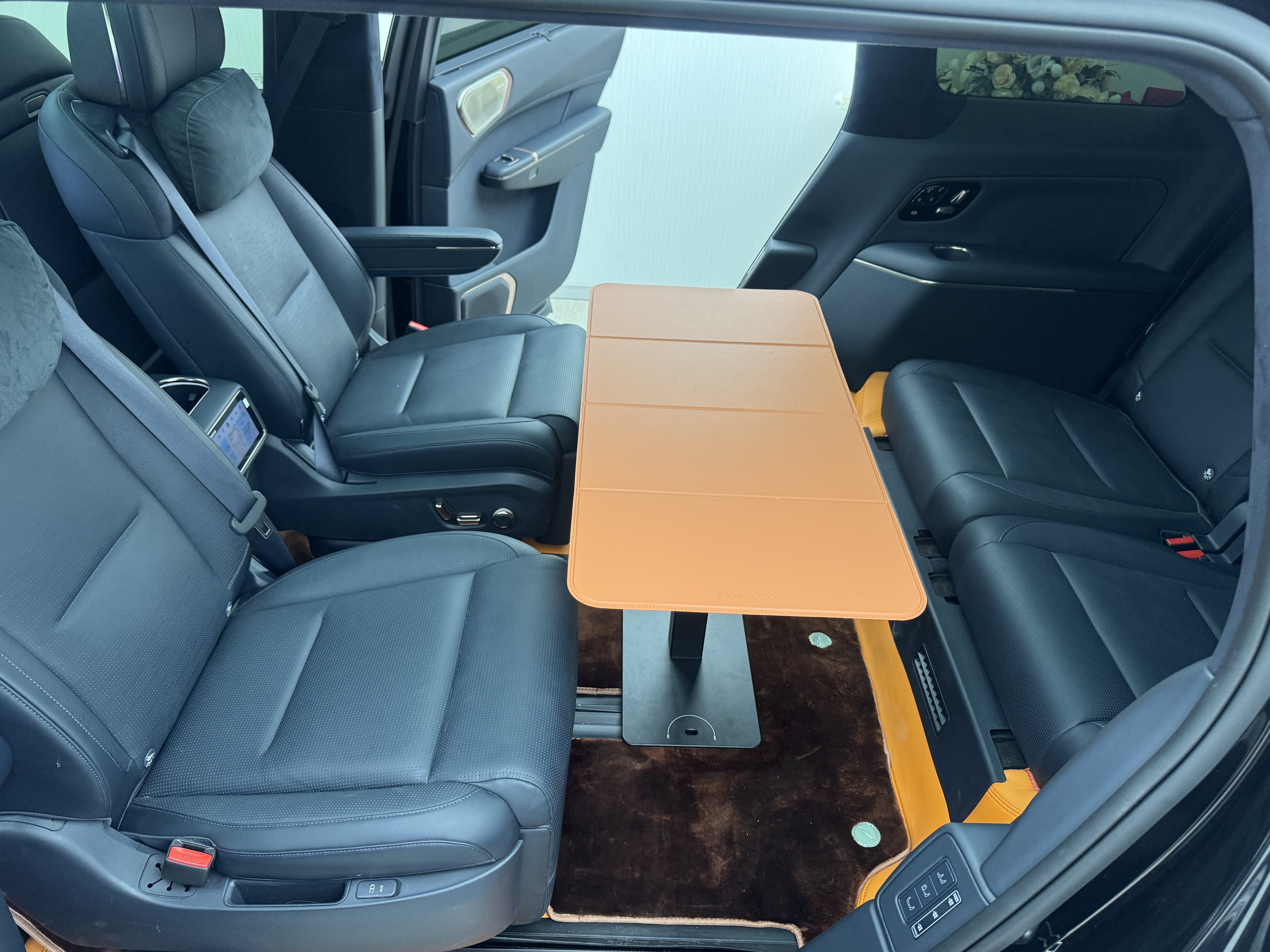 Lynk & Co 900 2025 car image #19