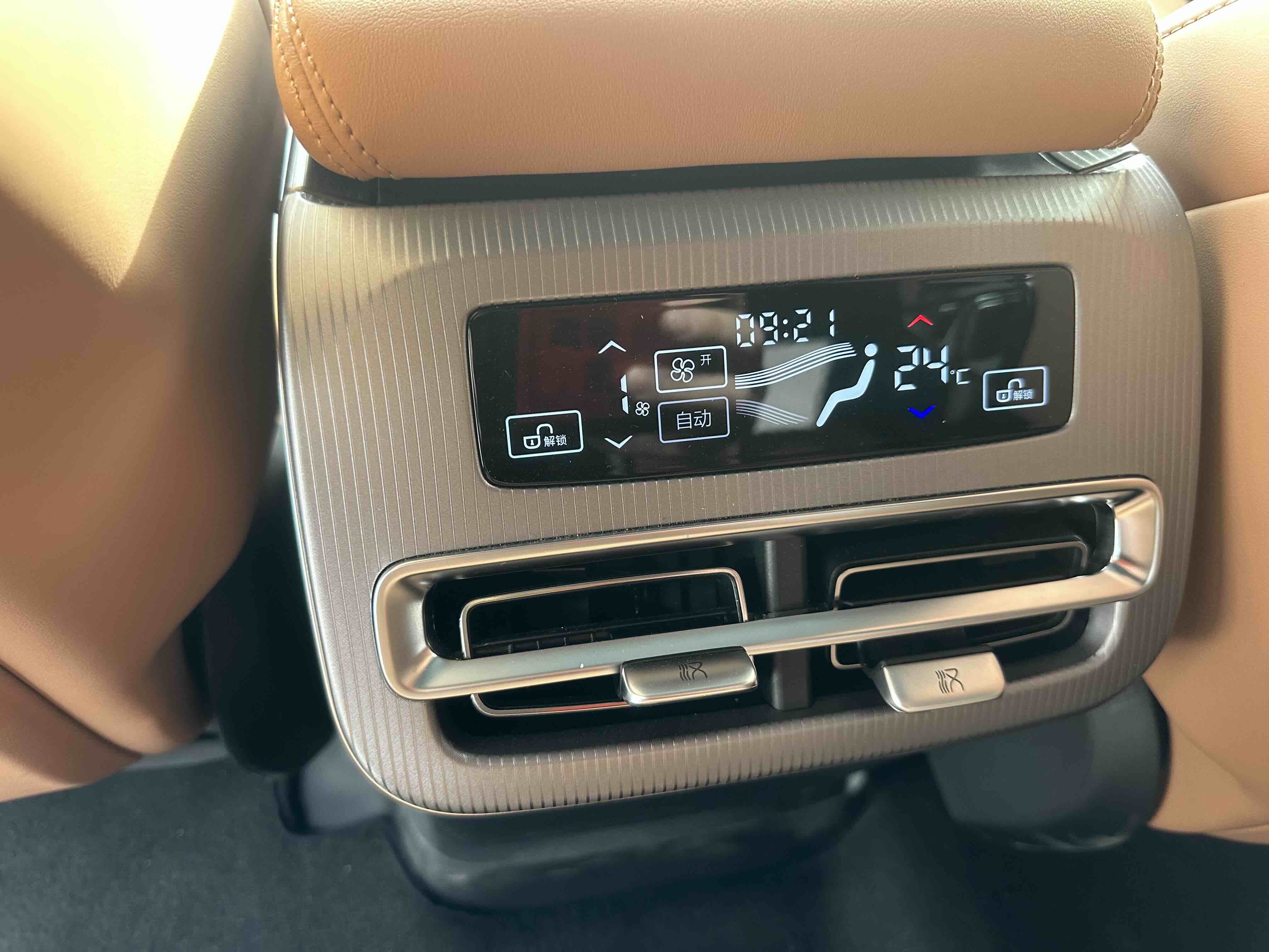BYD HanL 2025 car image #19