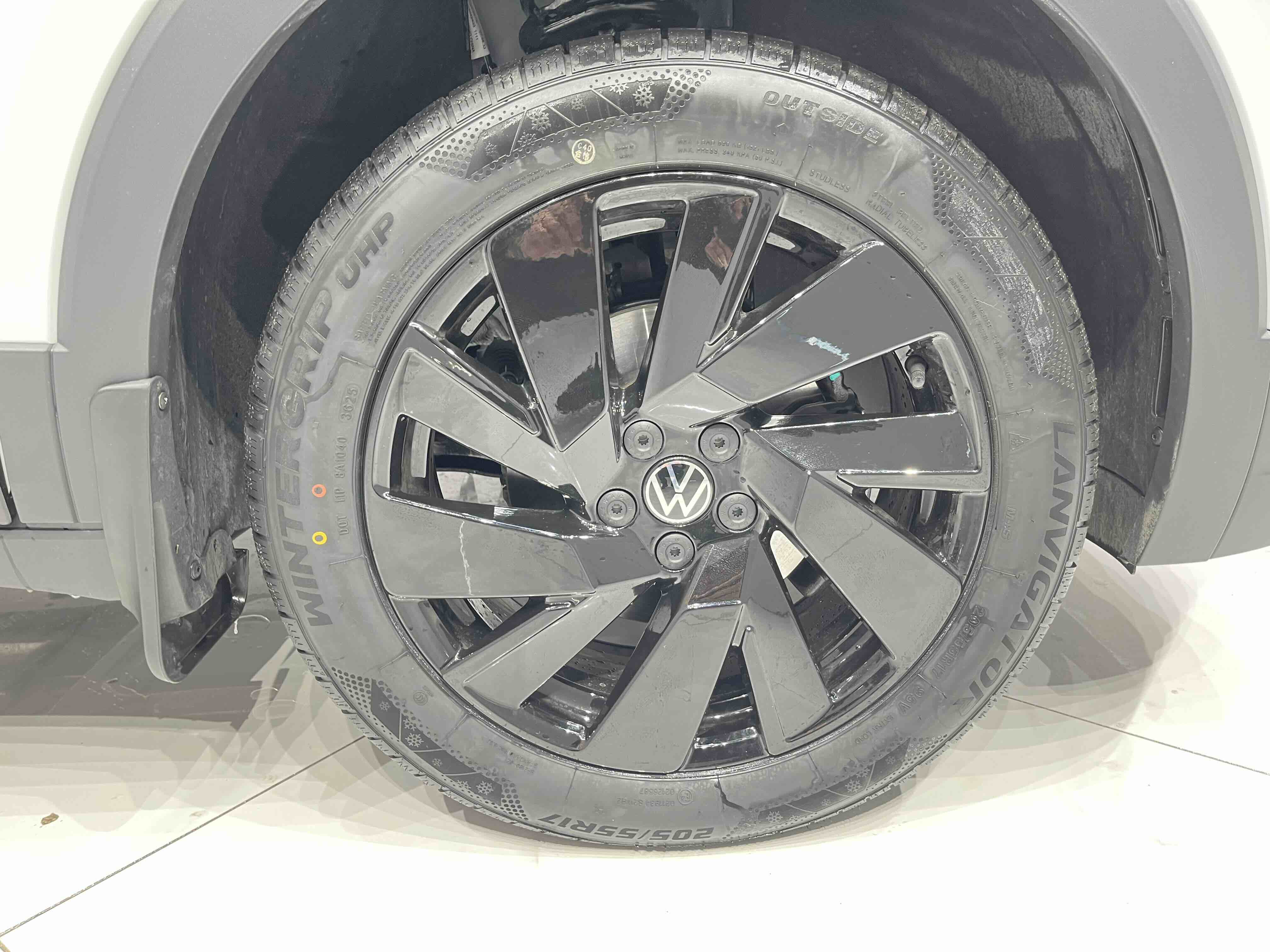 Volkswagen Tharu 2025 car image #19