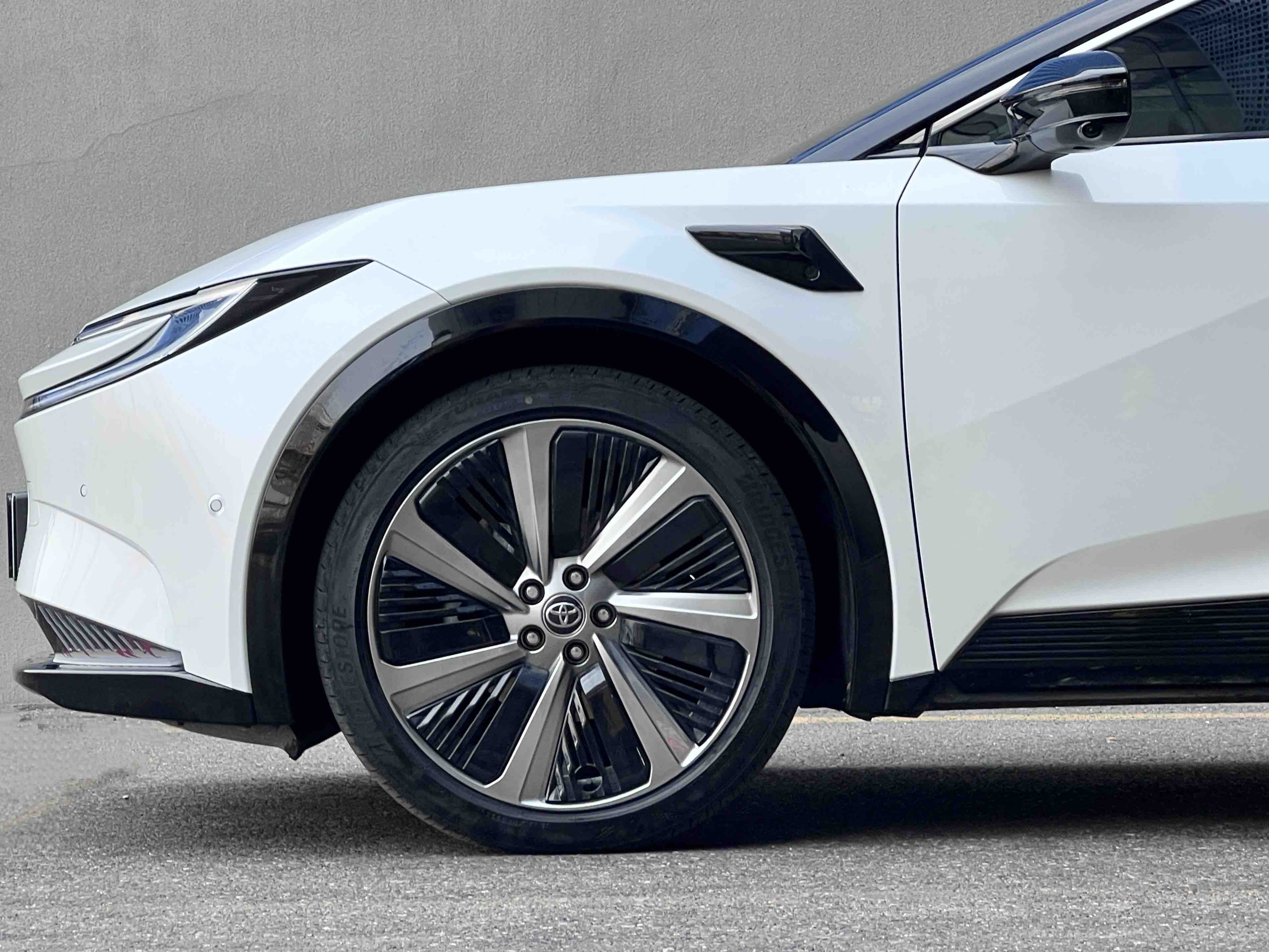 Toyota bZ5 2025 immagine di auto #19