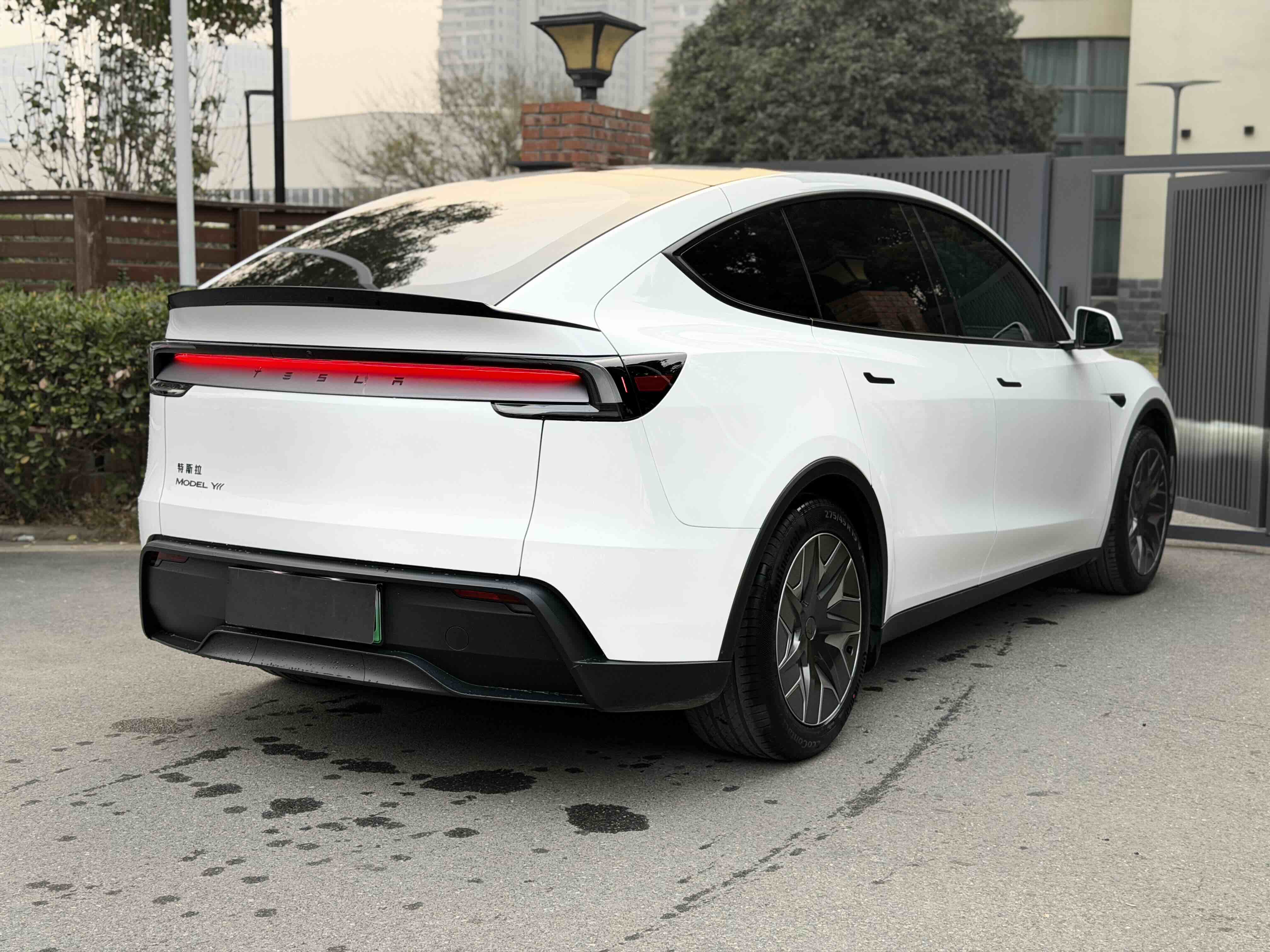 Tesla Model Y L 2025 image de voiture #19