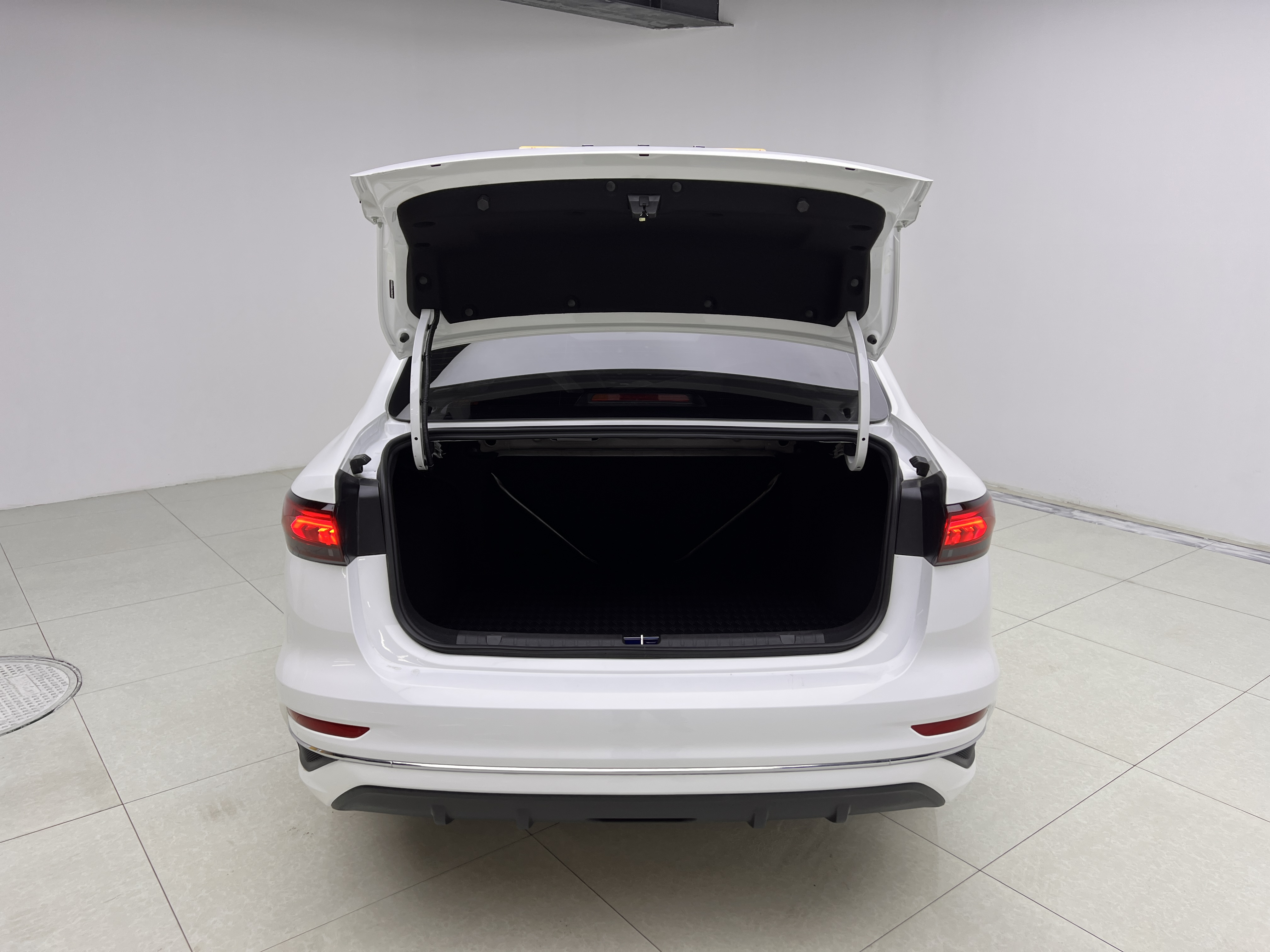 GEELY 2025 car image #19