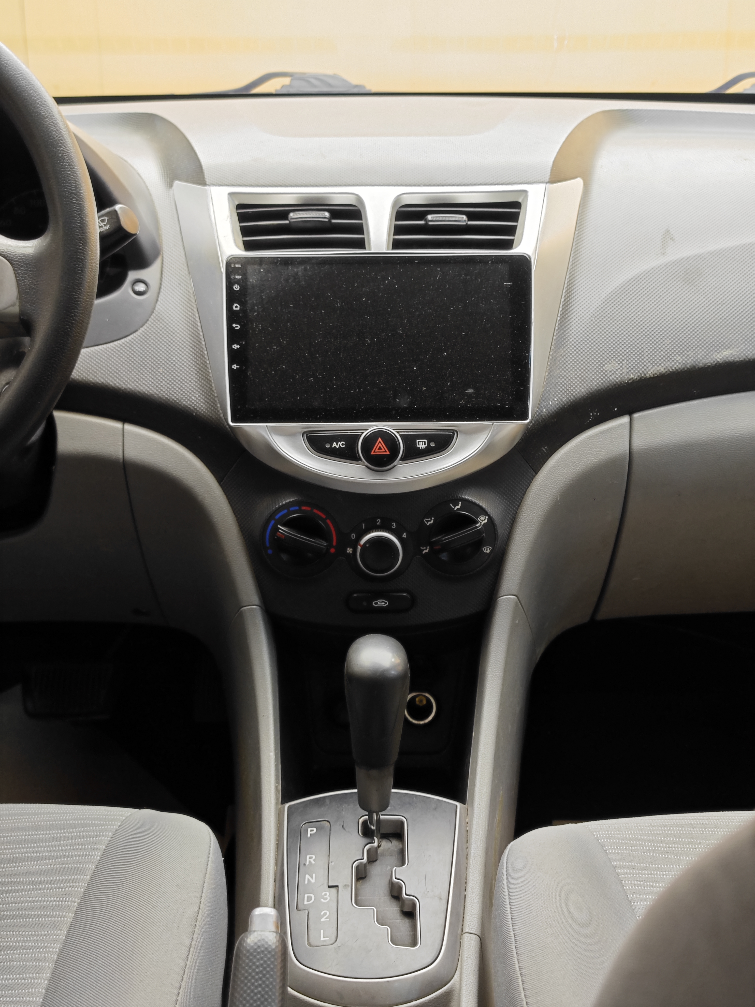 Hyundai Reina 2015 imagem de carro #19