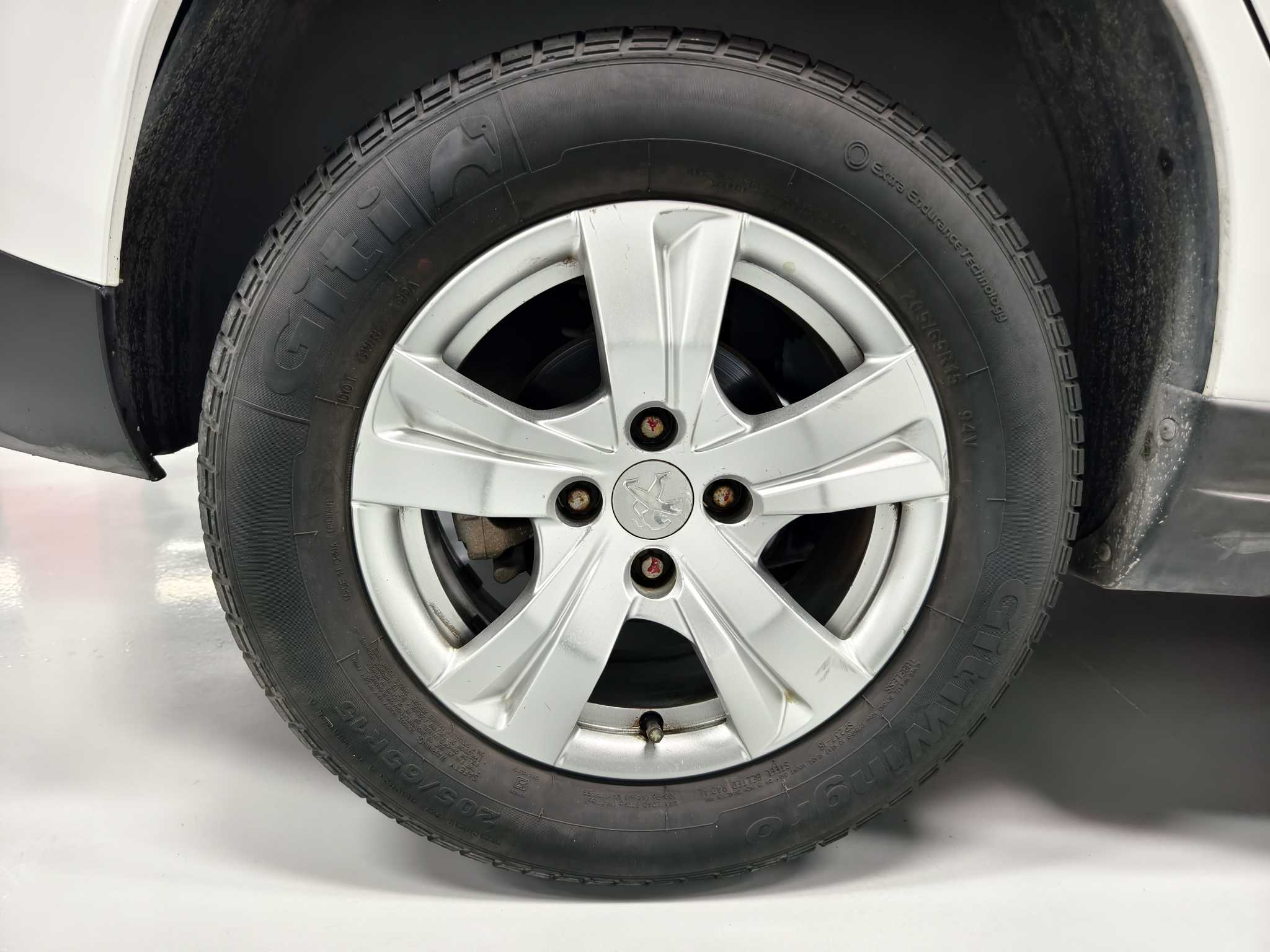 Peugeot 2008 2015 car image #19