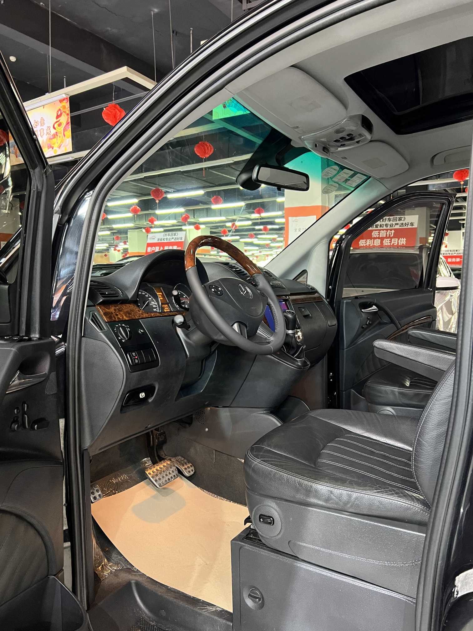 Mercedes-Benz Viano (Imported) 2011 car image #19