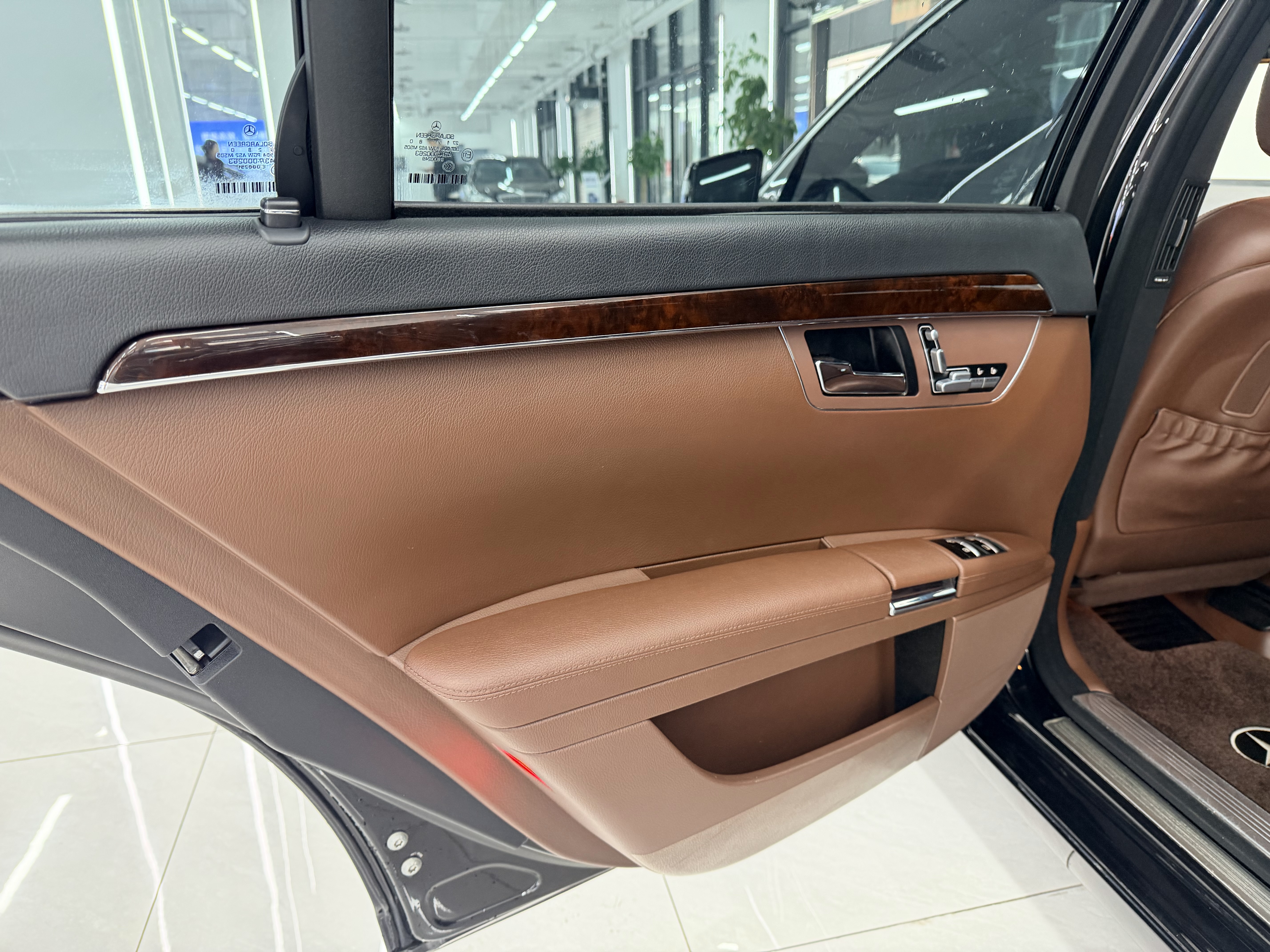 Mercedes-Benz S Class 2011 immagine di auto #19