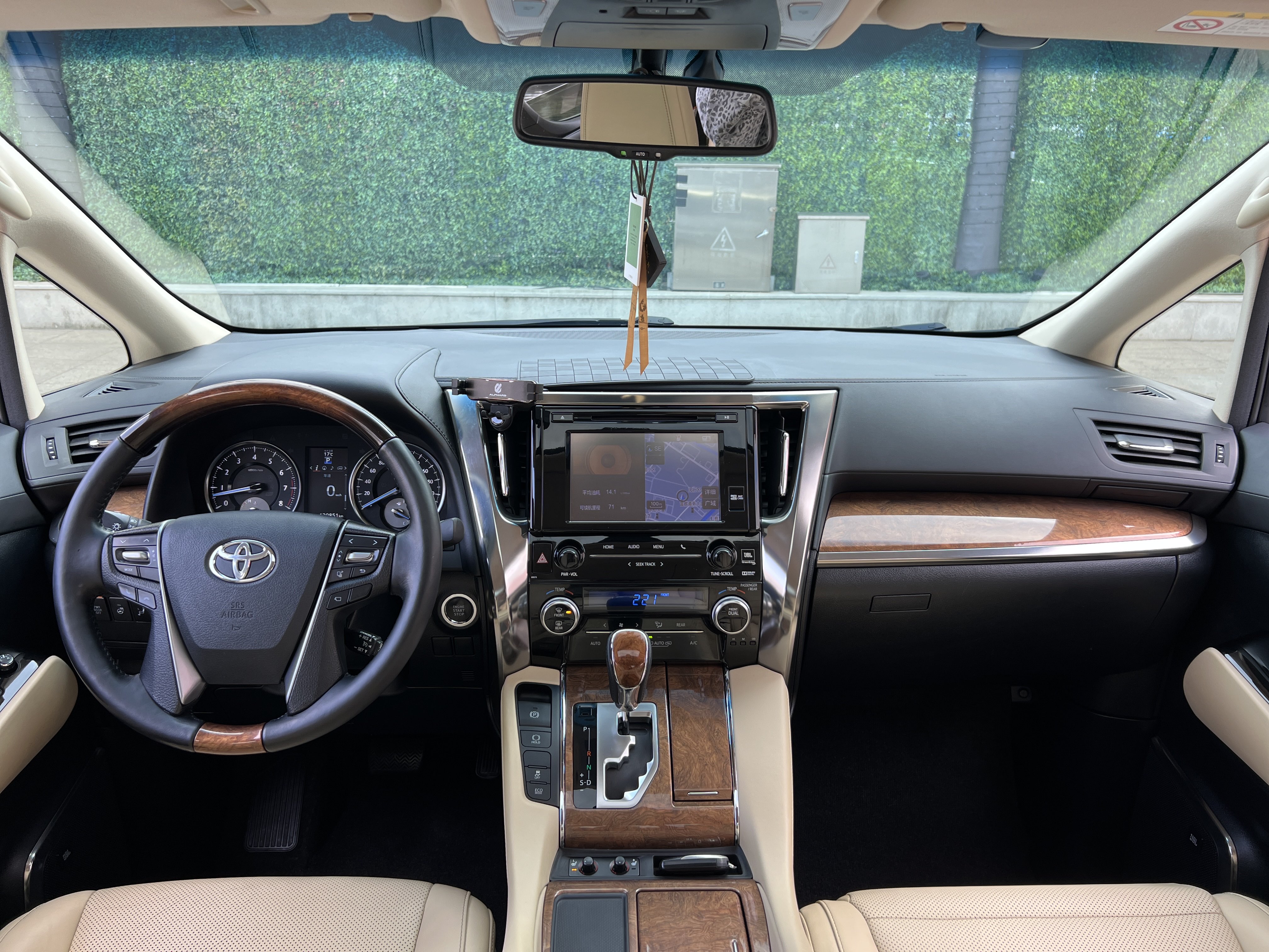 Toyota Alphard 2017 car image #19