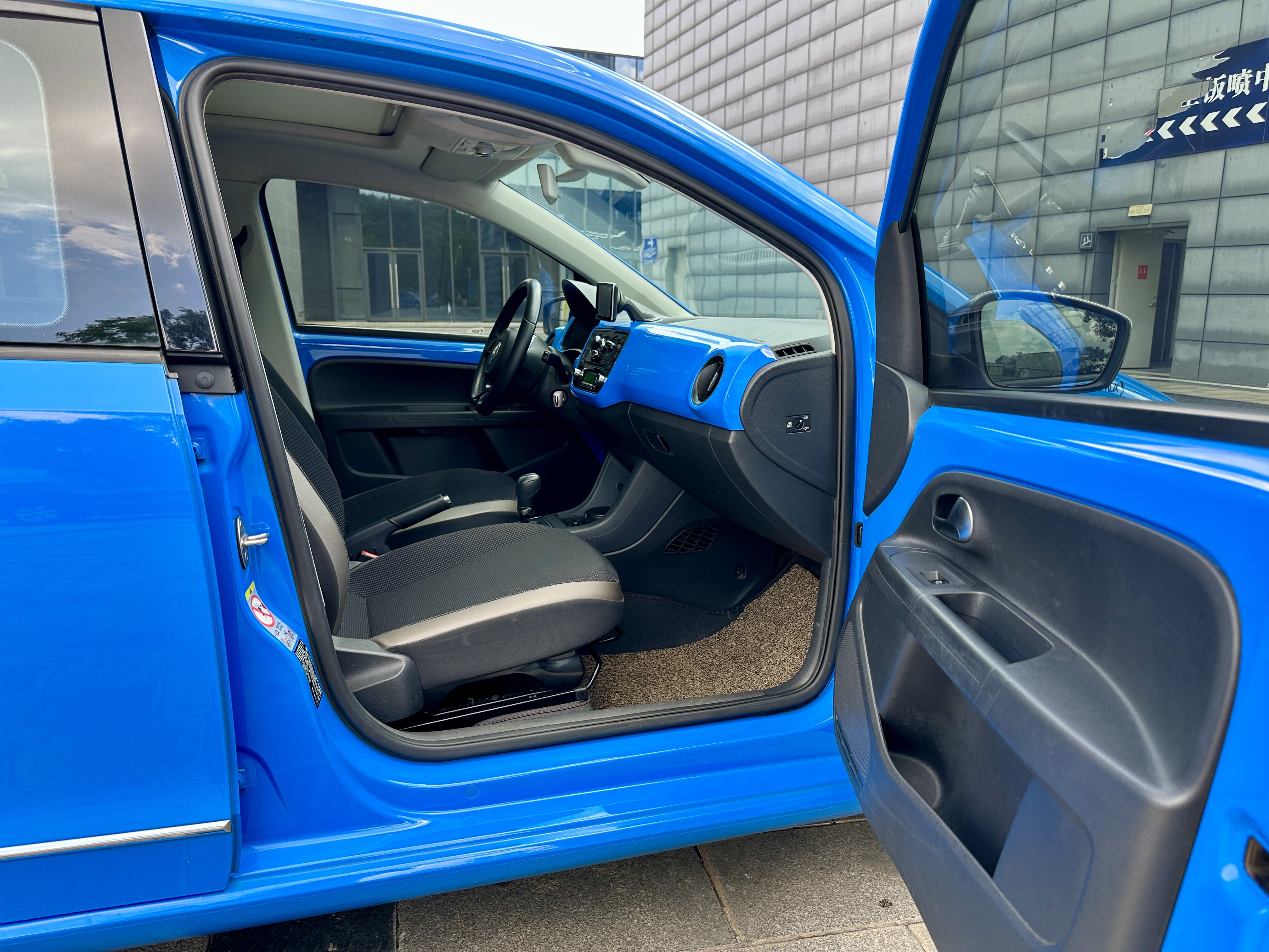 Volkswagen up! 2016 immagine di auto #19