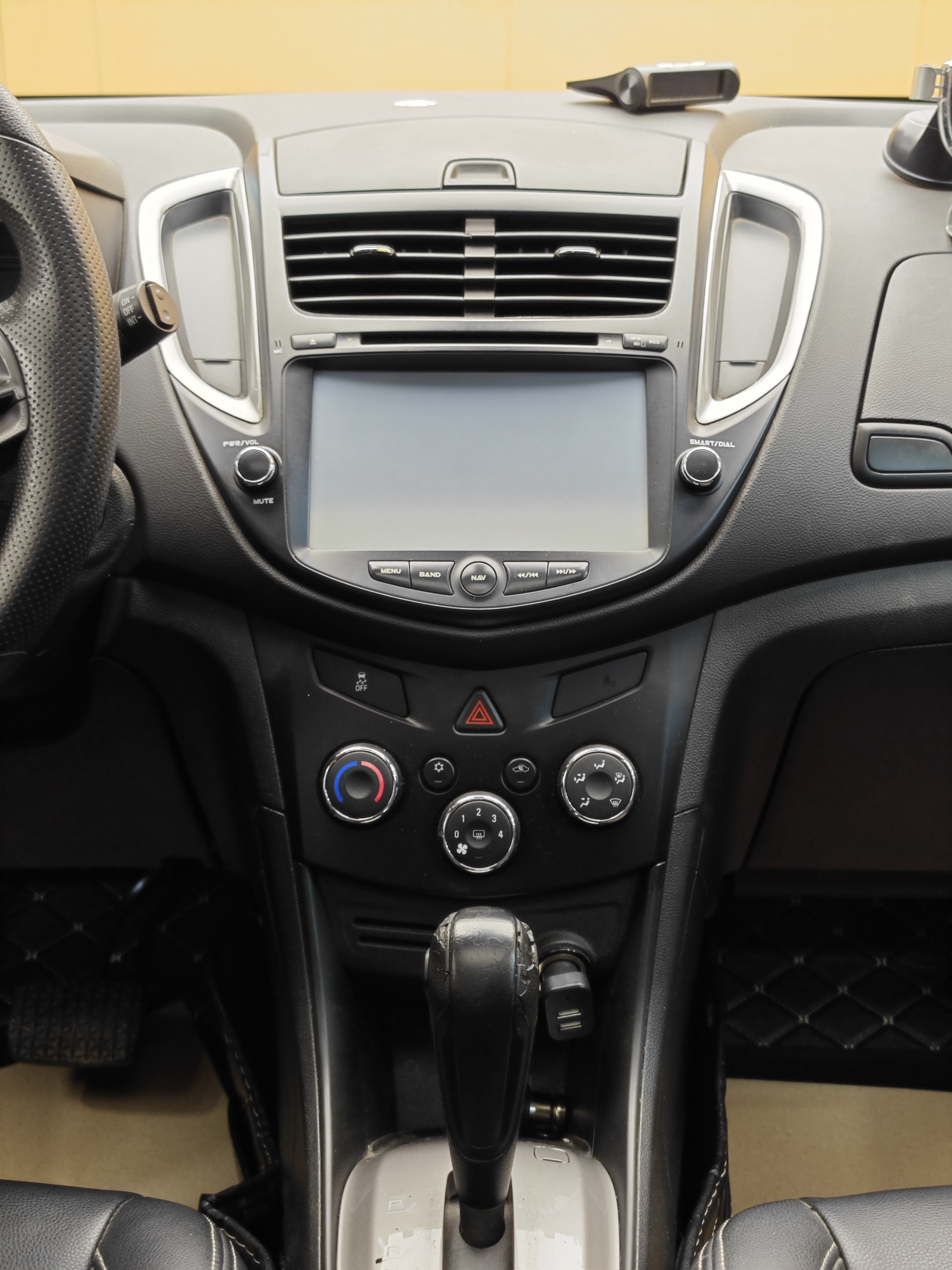 Chevrolet Tracker 2015 صورة سيارة #19