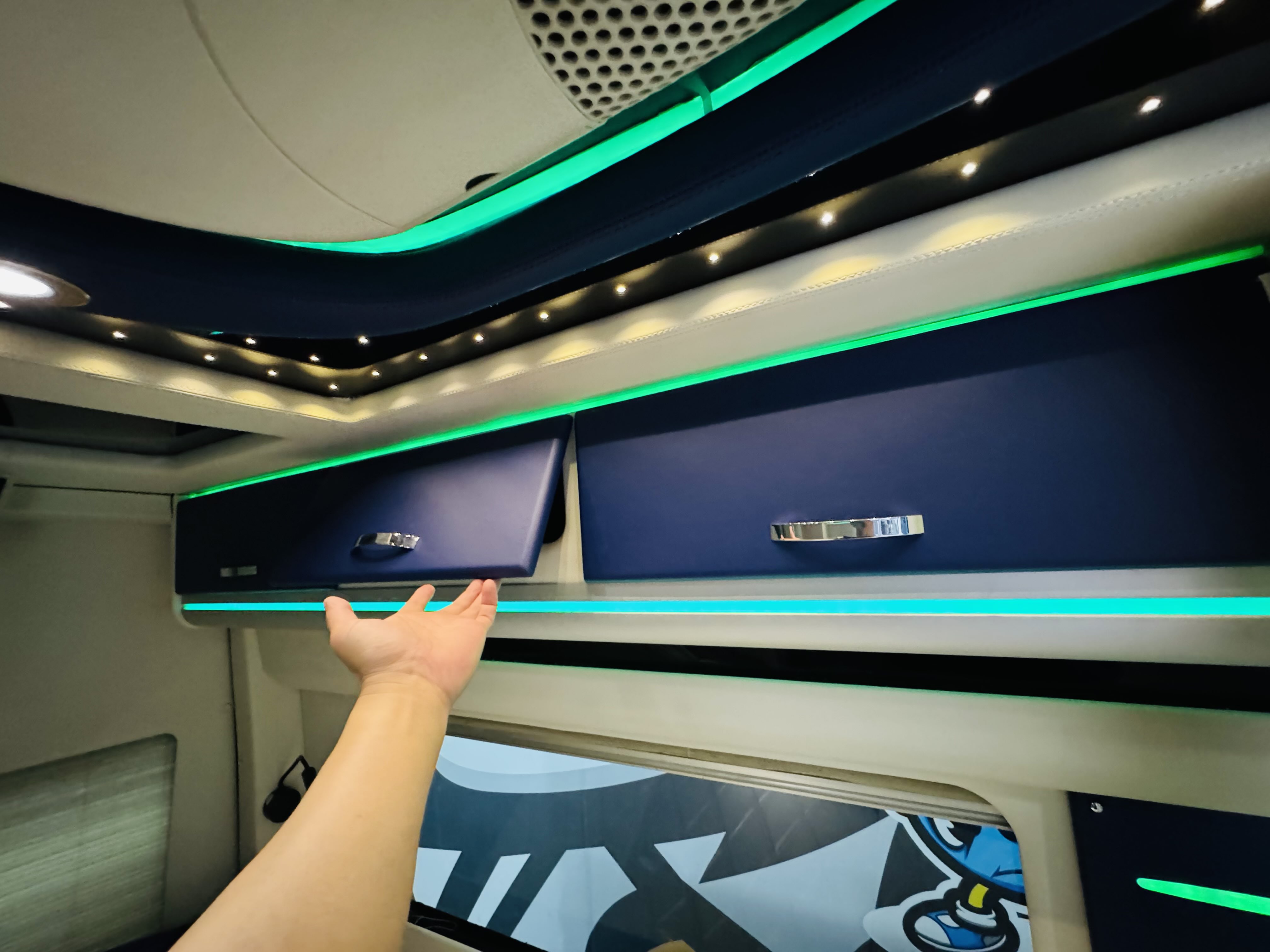 Mercedes-Benz Sprinter 2017 car image #19