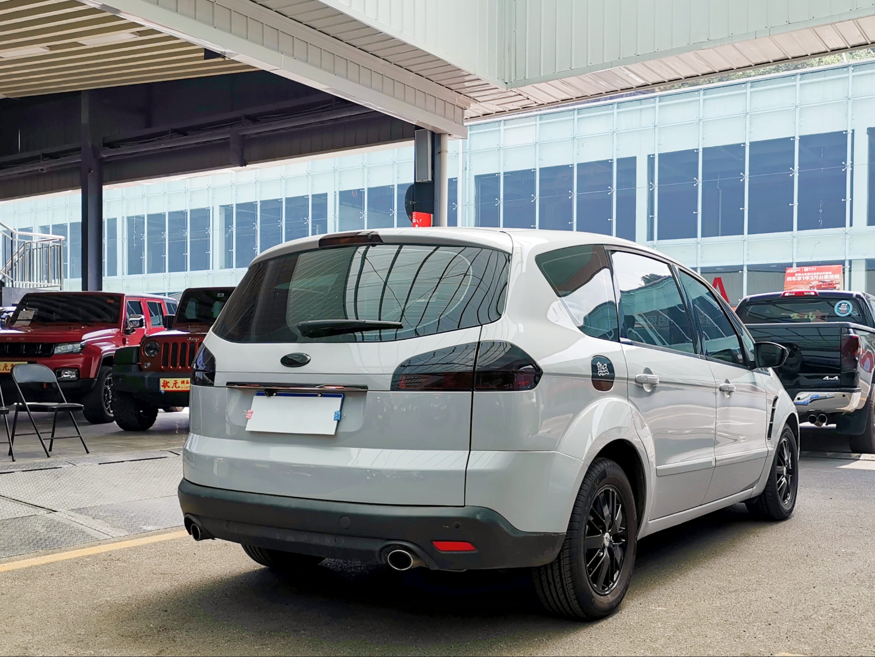 Ford S-MAX 2010 car image #19