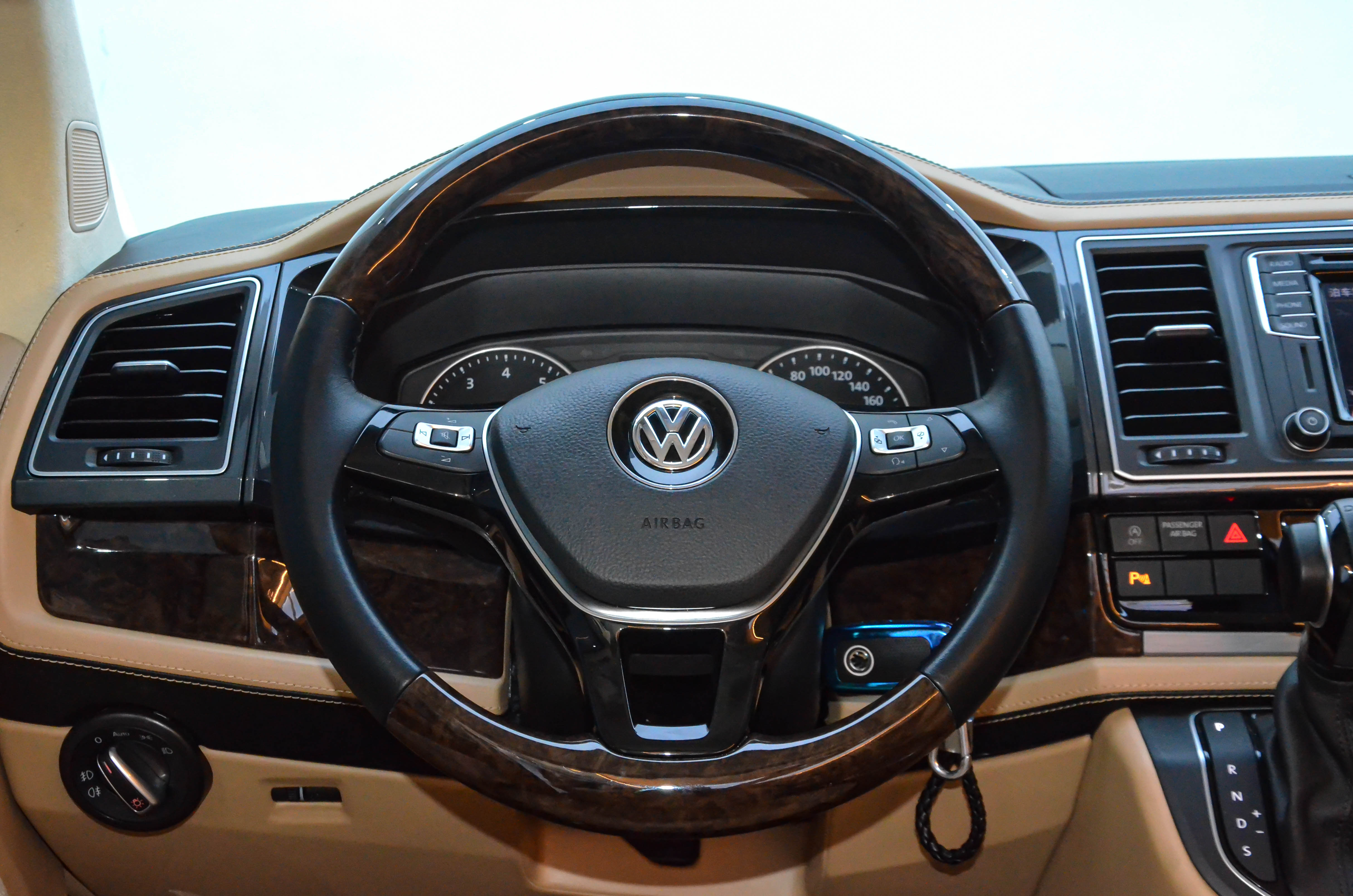 Volkswagen Caravelle 2020 car image #19