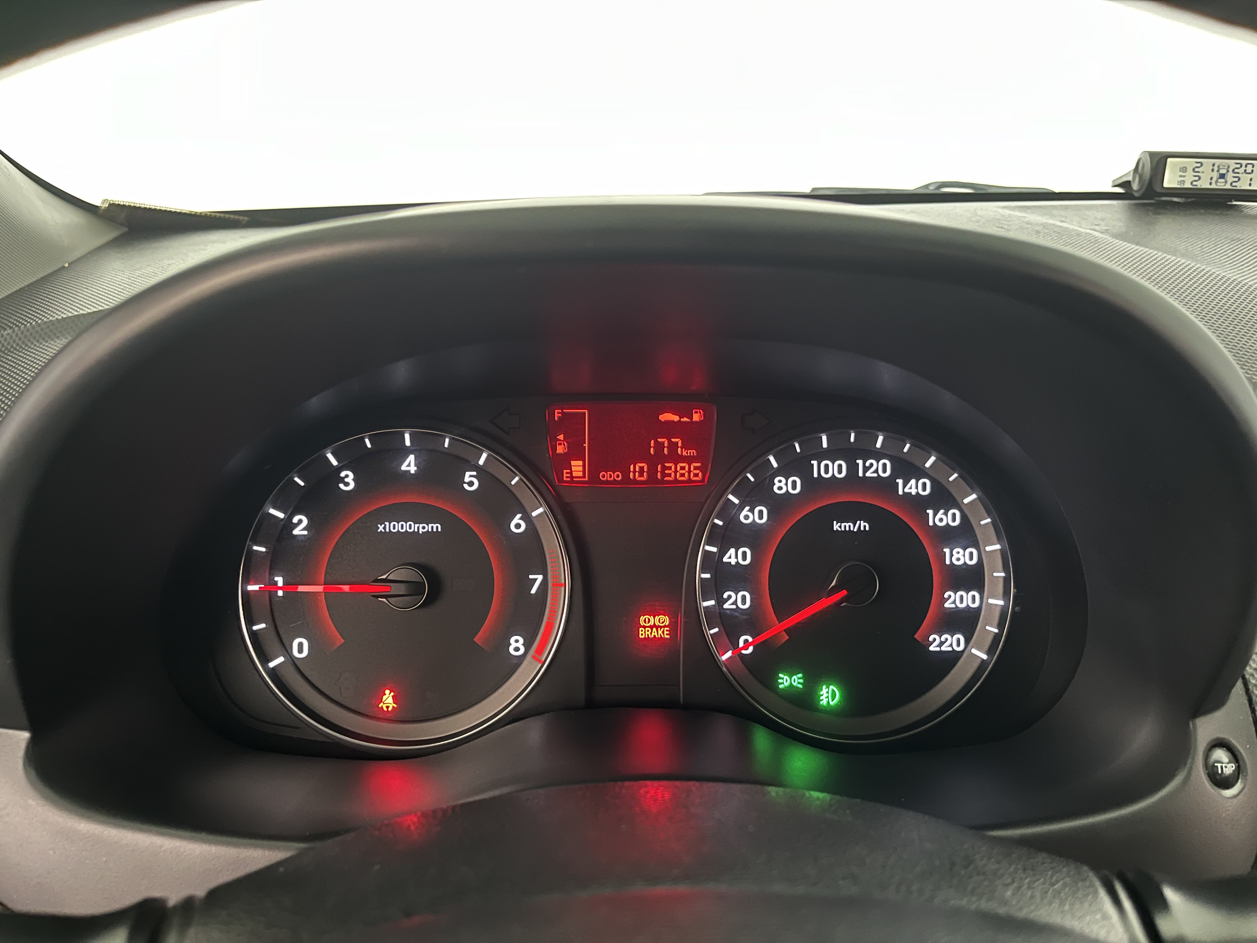 Hyundai Reina Hatchback 2014 car image #19