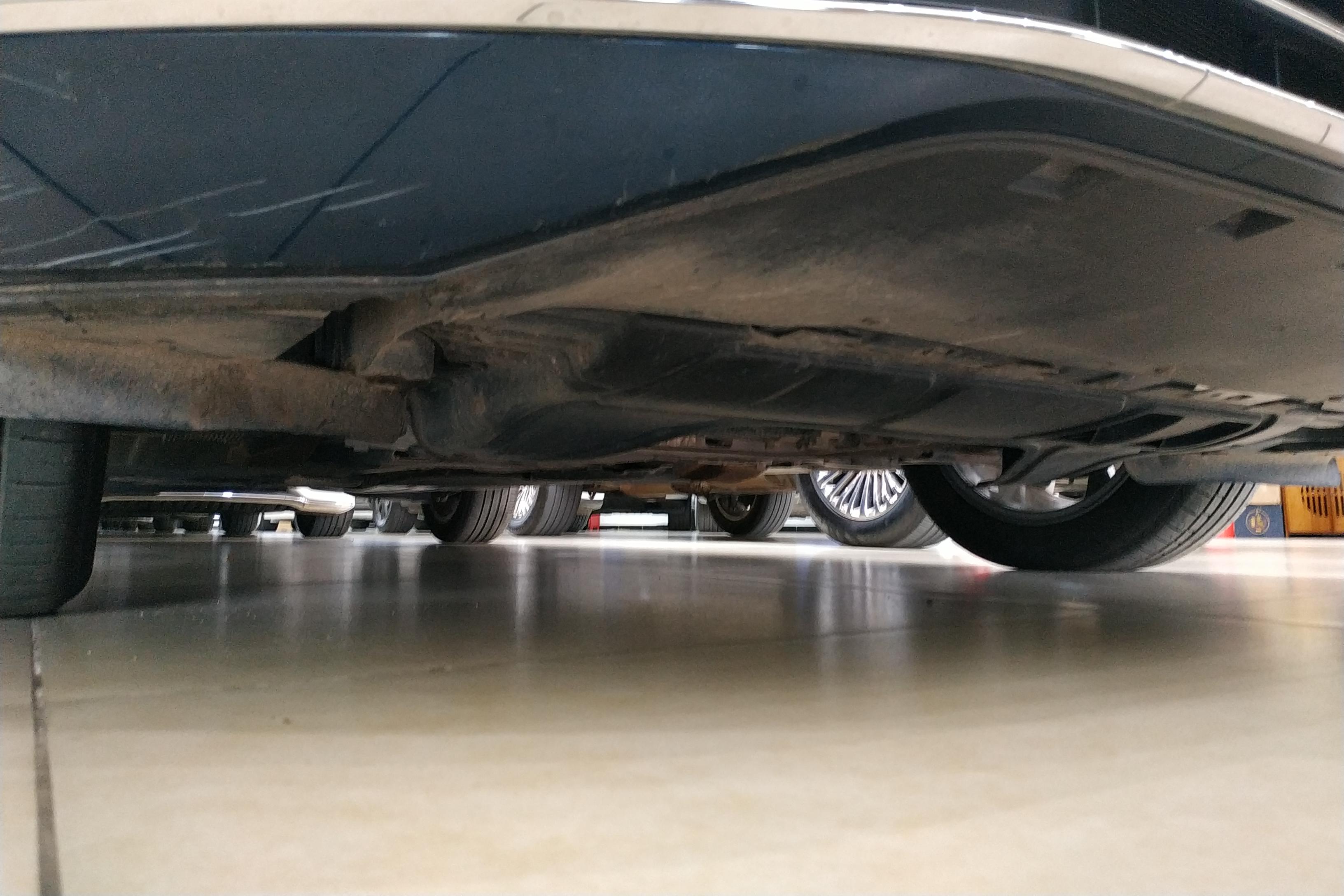 Volkswagen Passat Variant 2023 immagine di auto #19