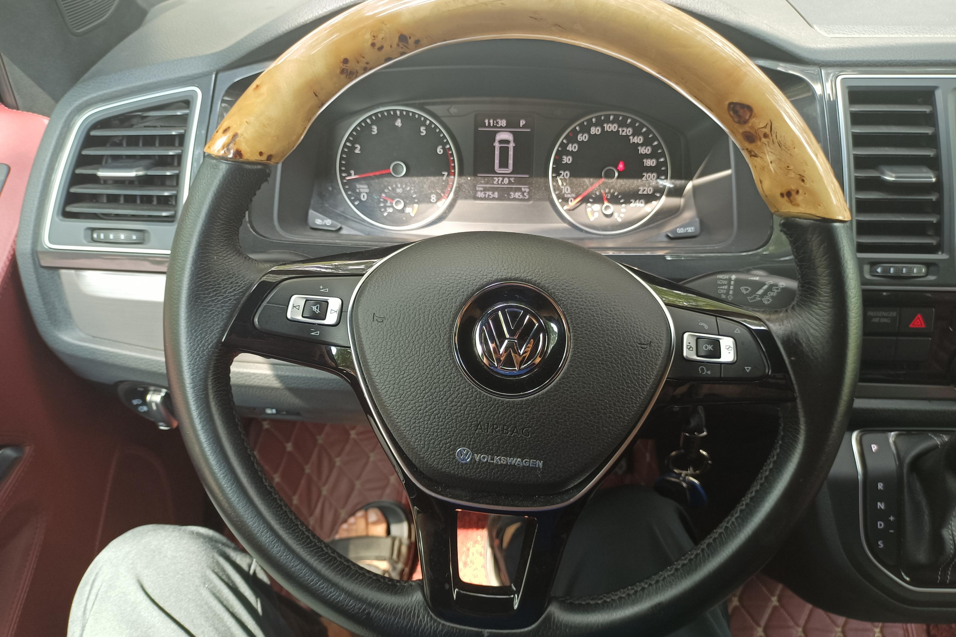 Volkswagen Caravelle 2017 car image #19