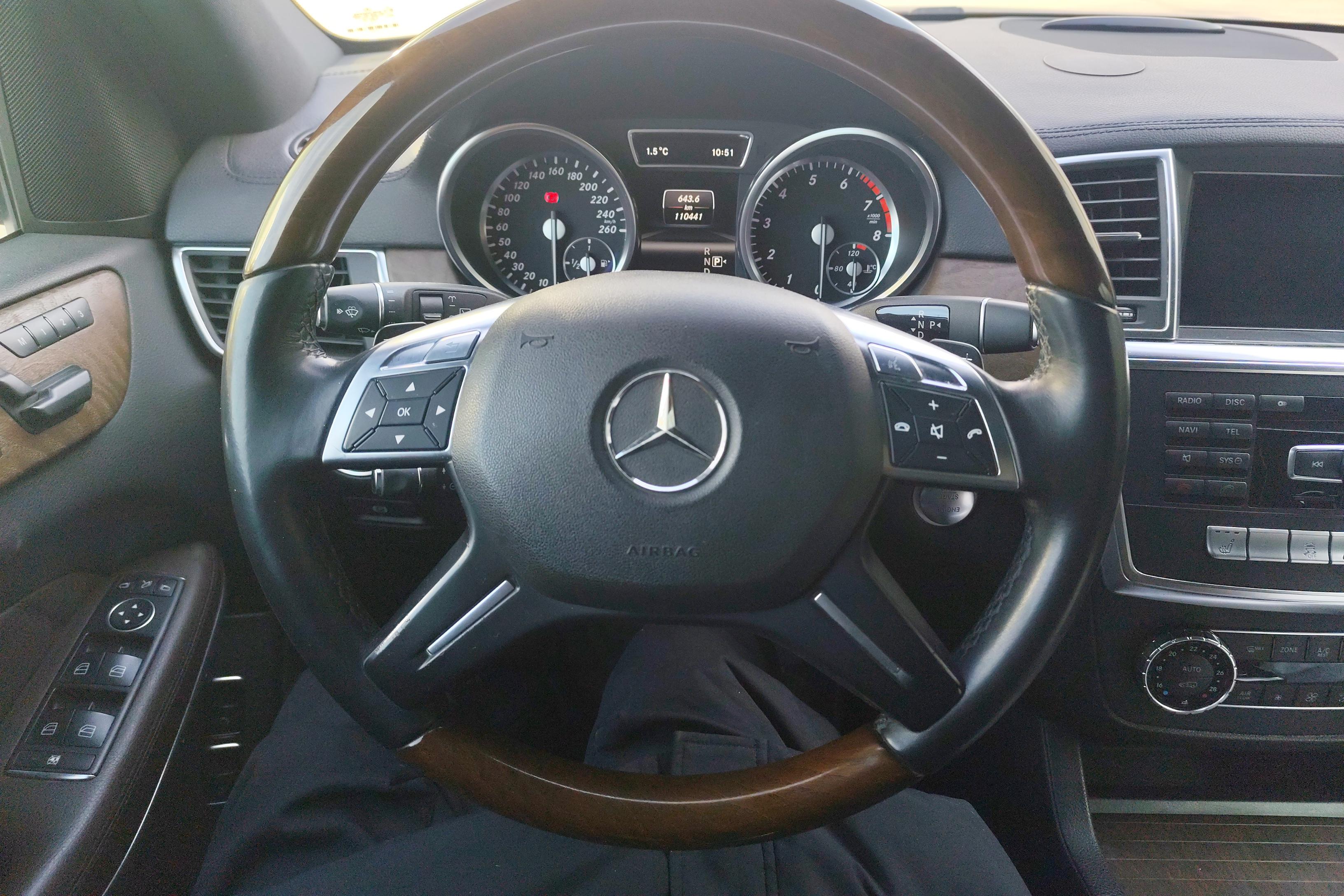 Mercedes-Benz GL Class 2013 car image #19