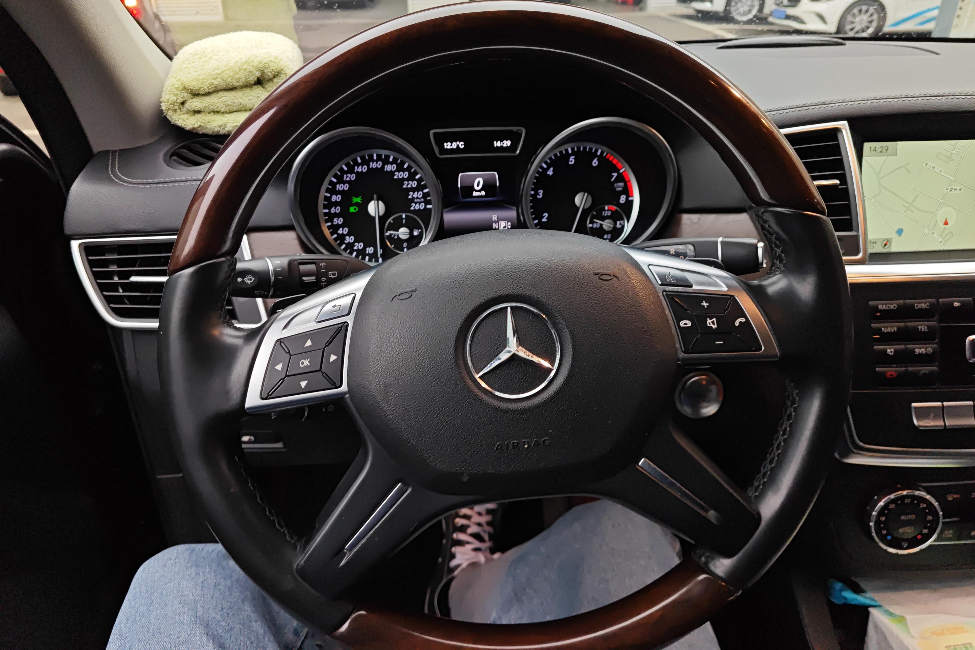 Mercedes-Benz GL Class 2014 car image #19