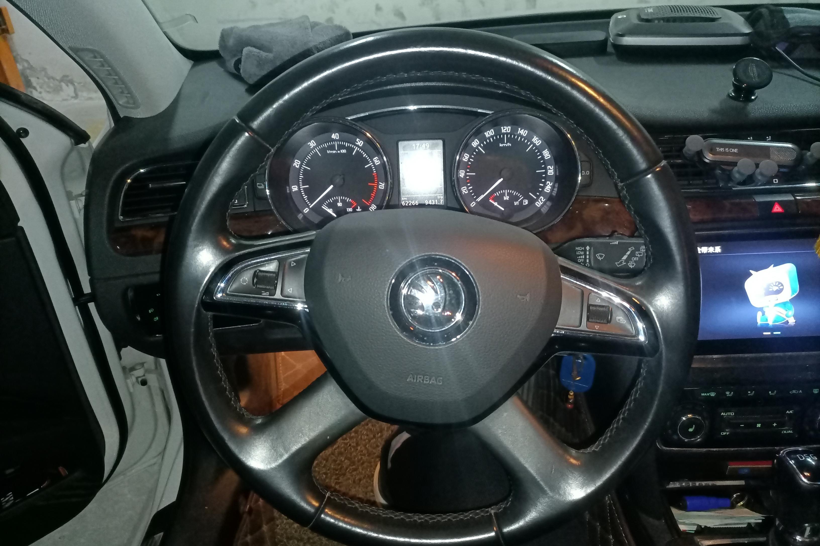 Skoda Superb Combi 2014 car image #19