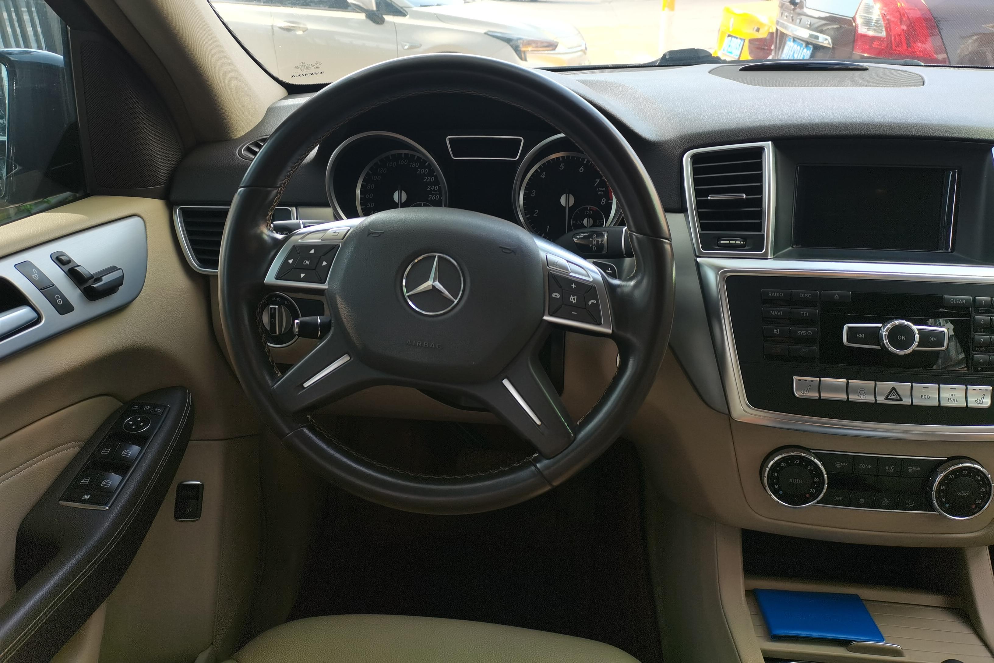 Mercedes-Benz M Class 2013 car image #19