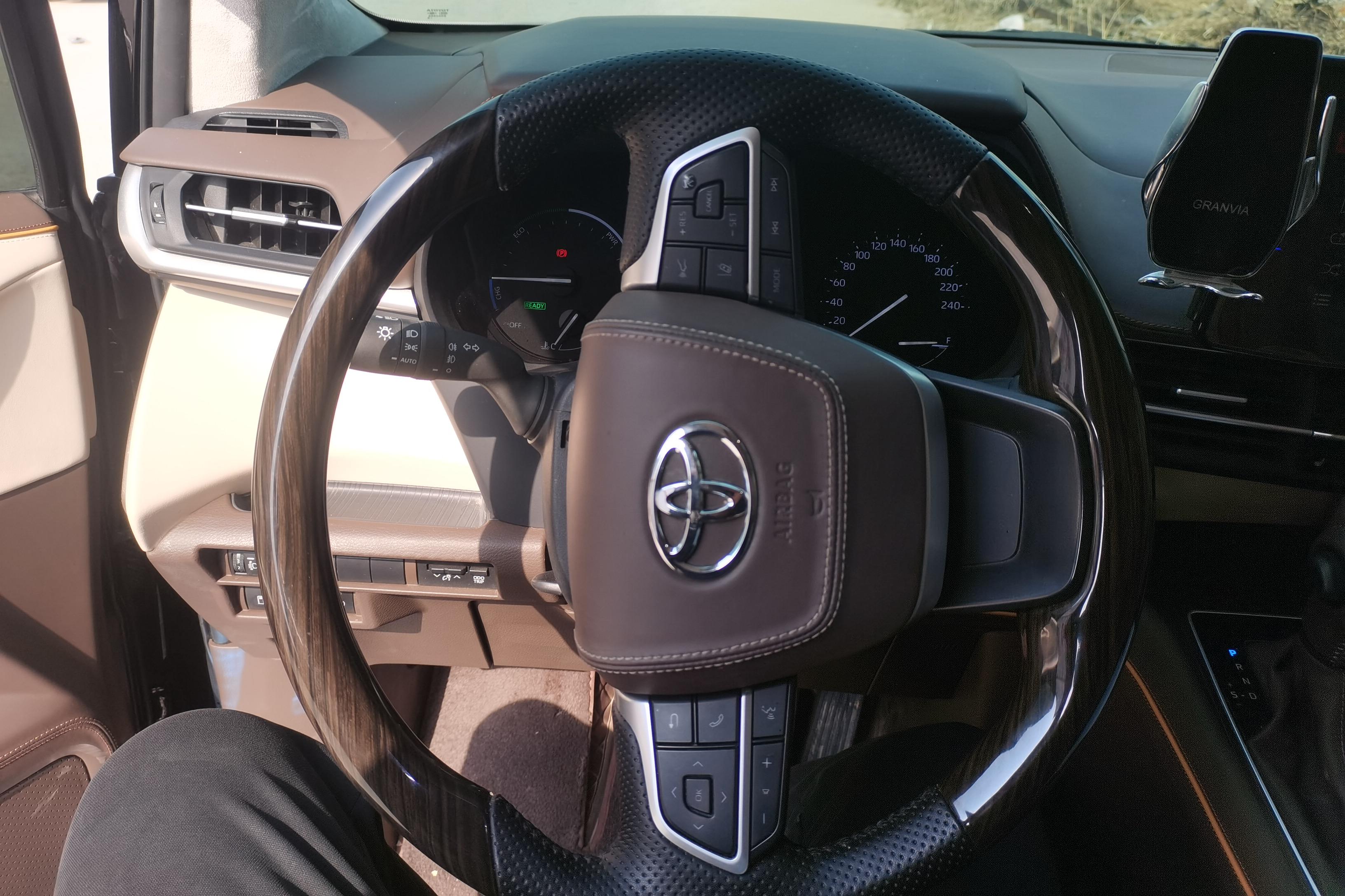 Toyota Granvia 2023 #19 Toyota Granvia 2023 immagine di auto #19