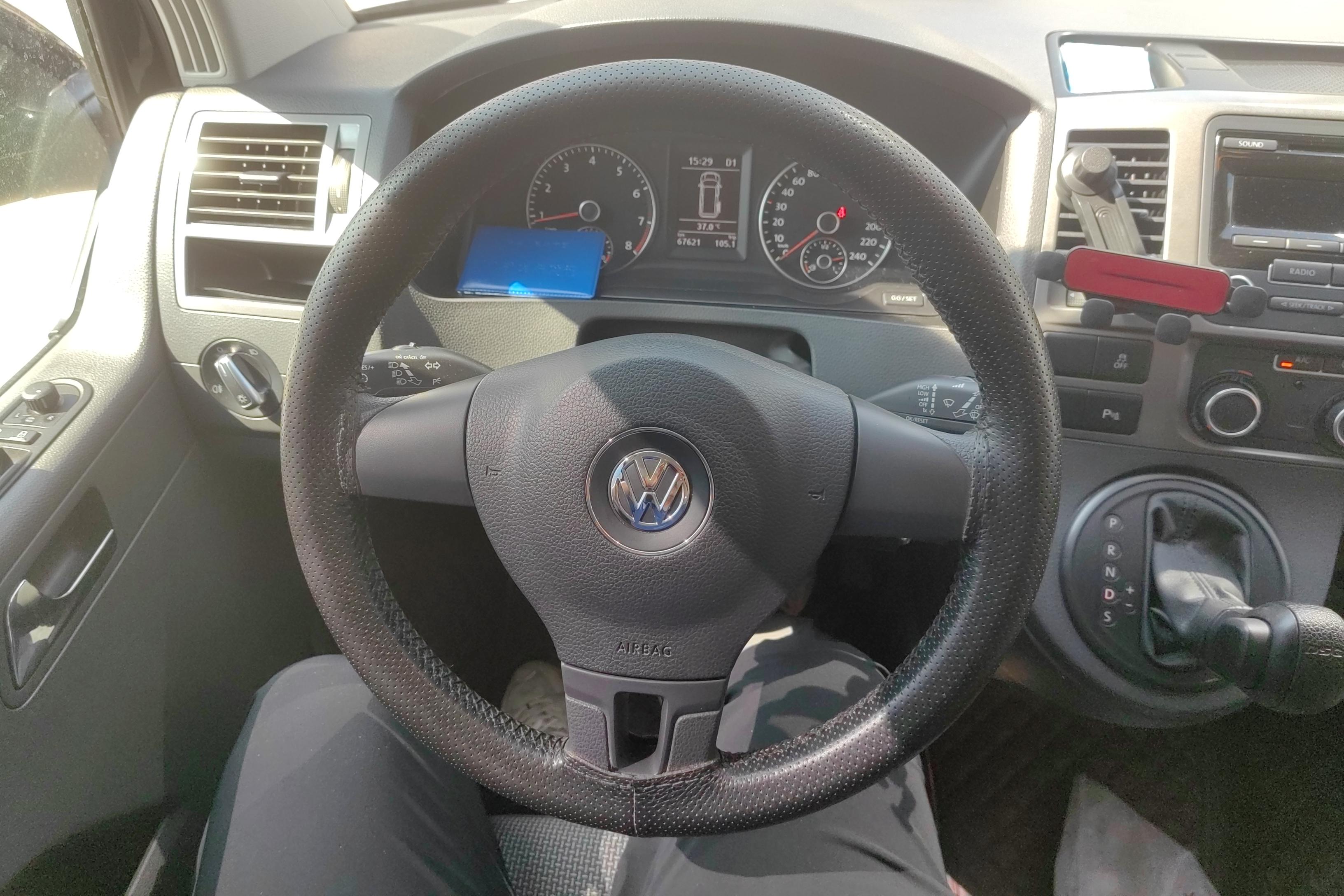 Volkswagen Caravelle 2016 car image #19