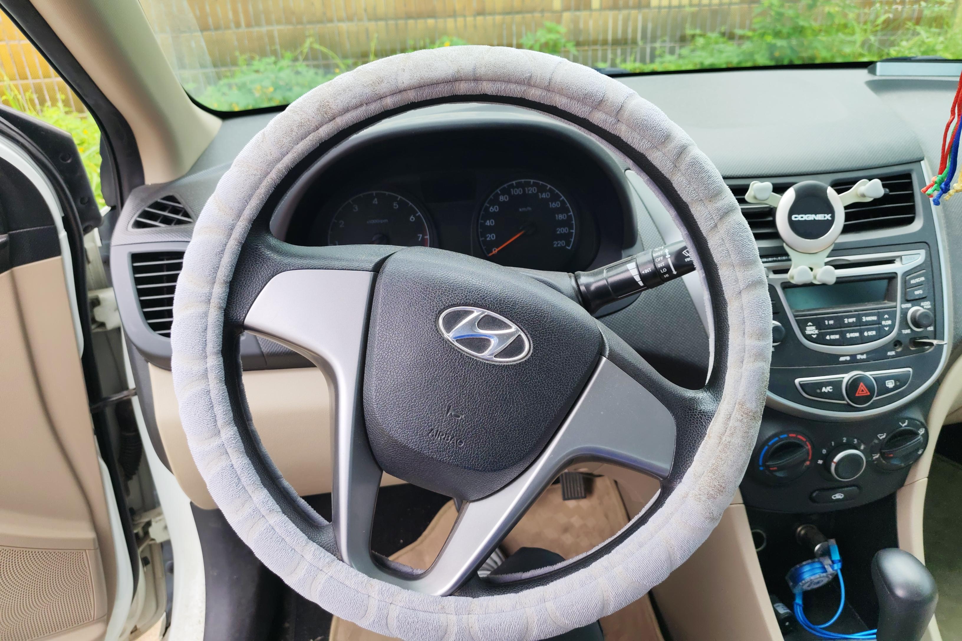 Hyundai Reina 2015 car image #19