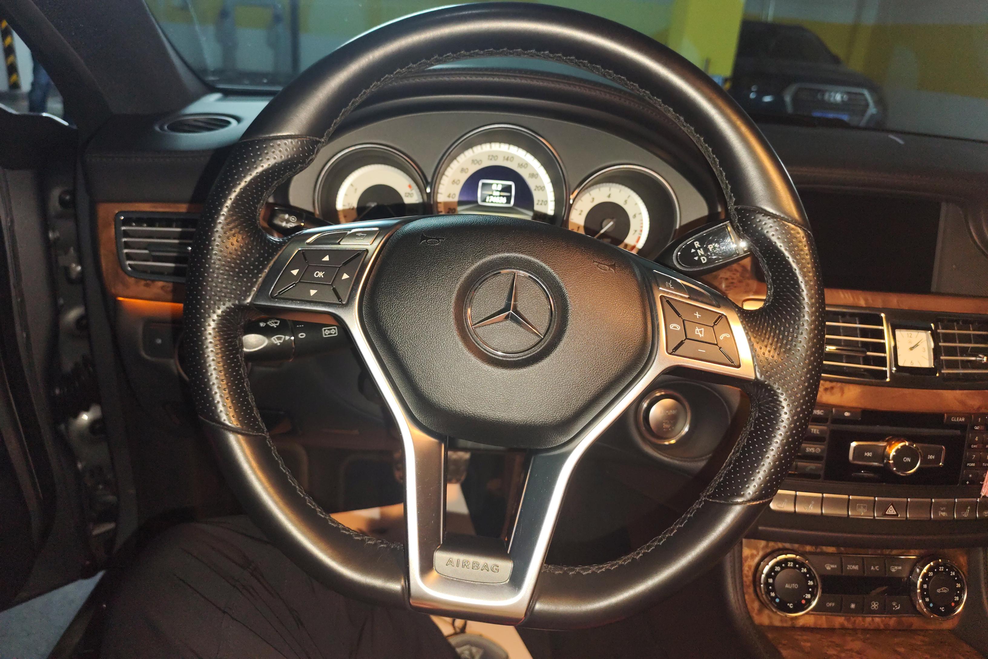 Mercedes-Benz CLS Class 2011 car image #19