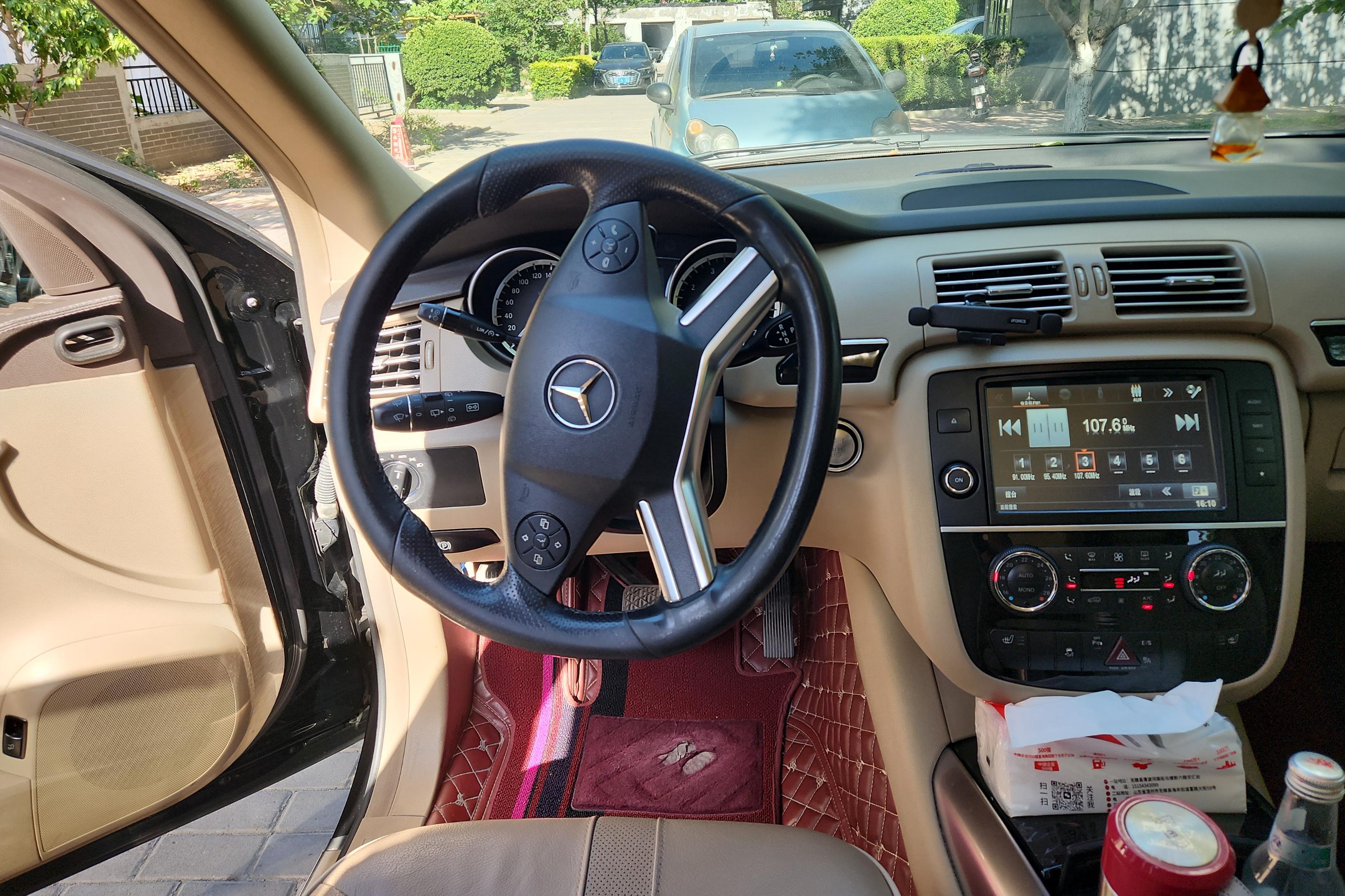 Mercedes-Benz R Class 2017 car image #19