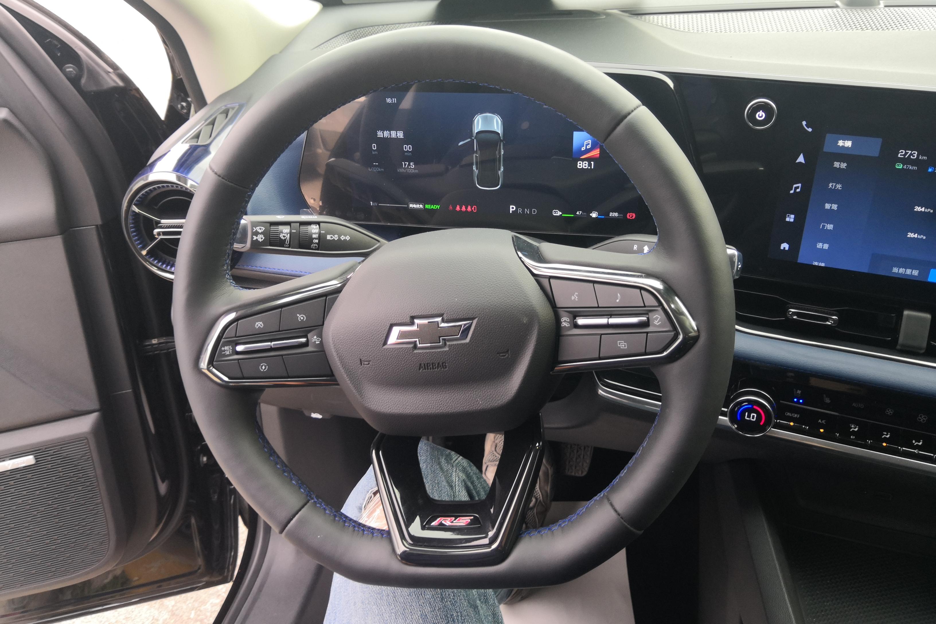 Chevrolet Equinox Plus 2024 car image #19