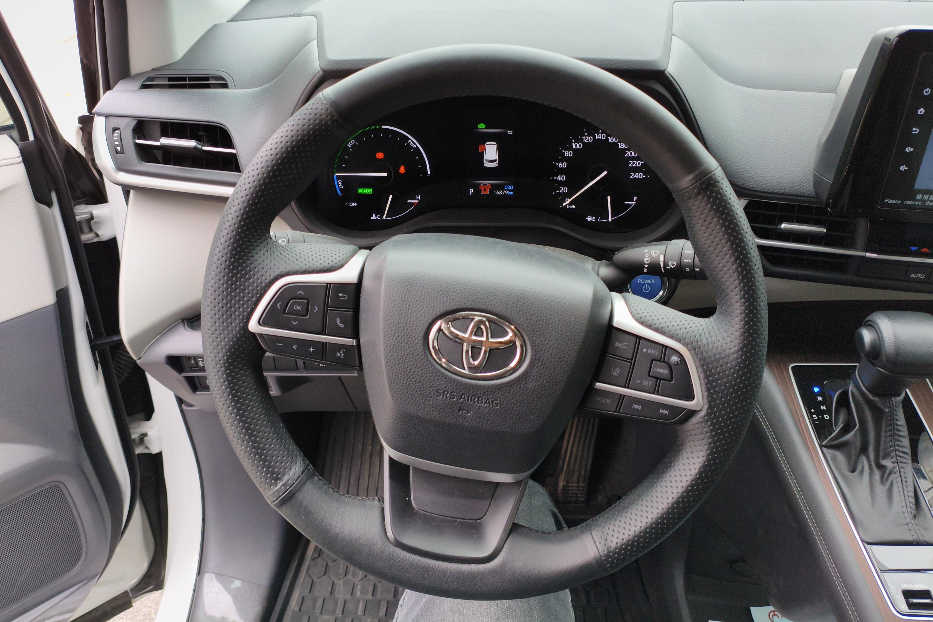 Toyota Granvia 2024 car image #19