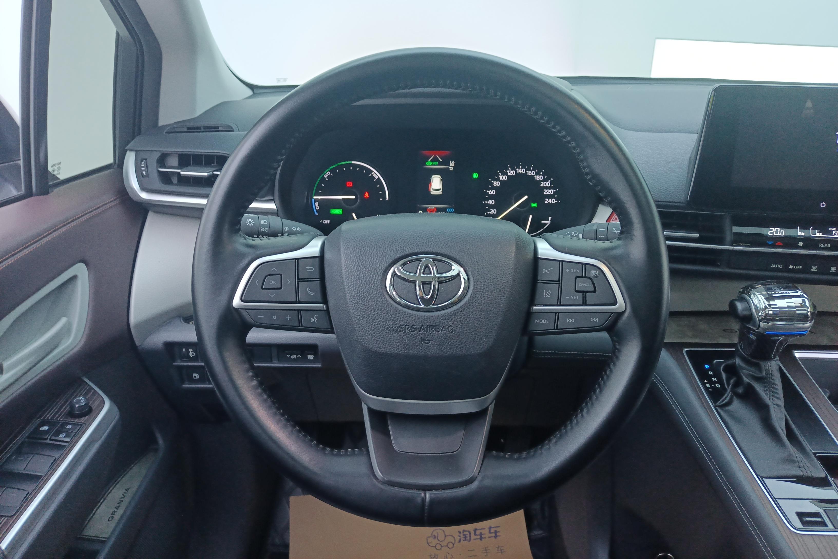 Toyota Granvia 2024 immagine di auto #19