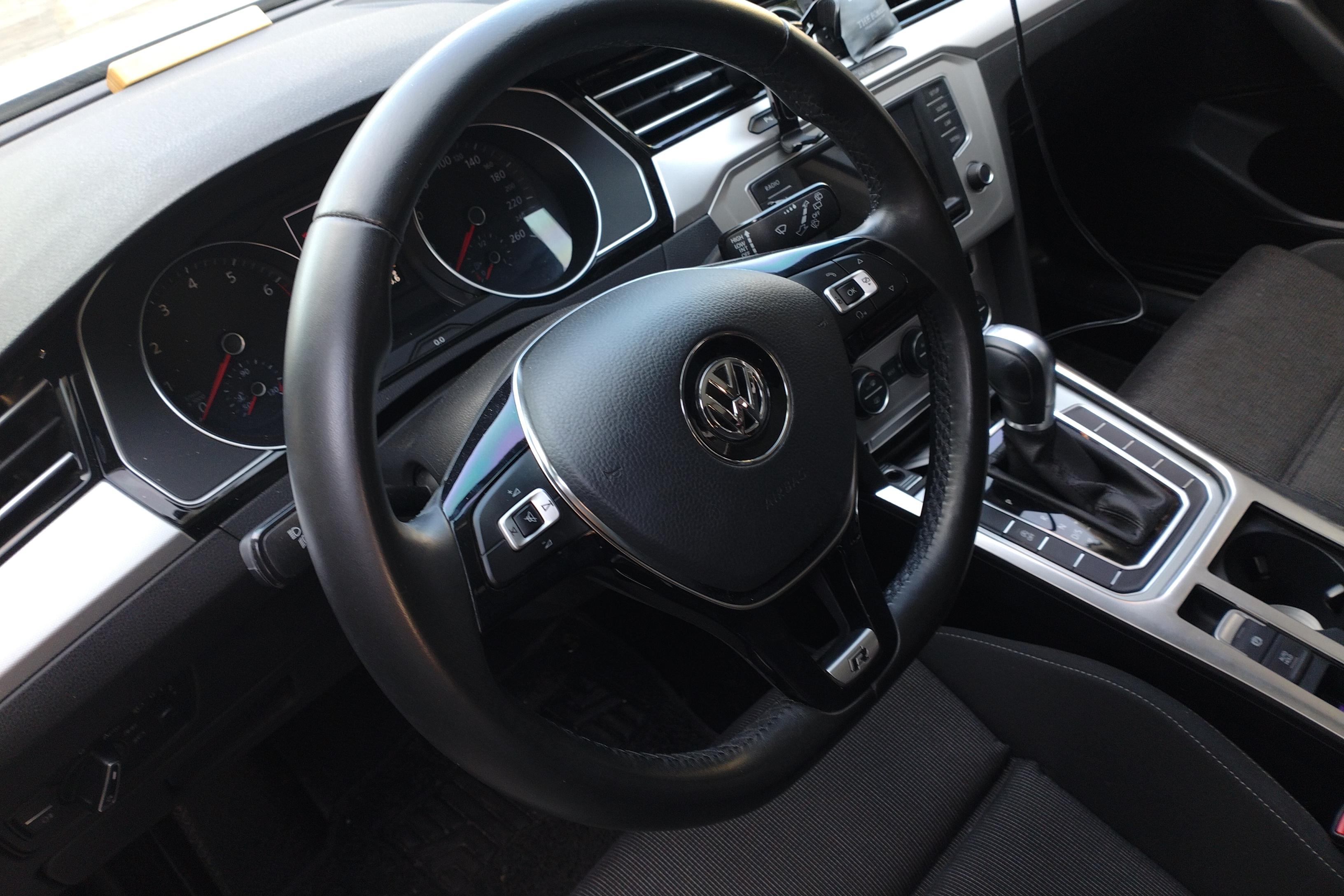 Volkswagen Passat Variant 2017 immagine di auto #19