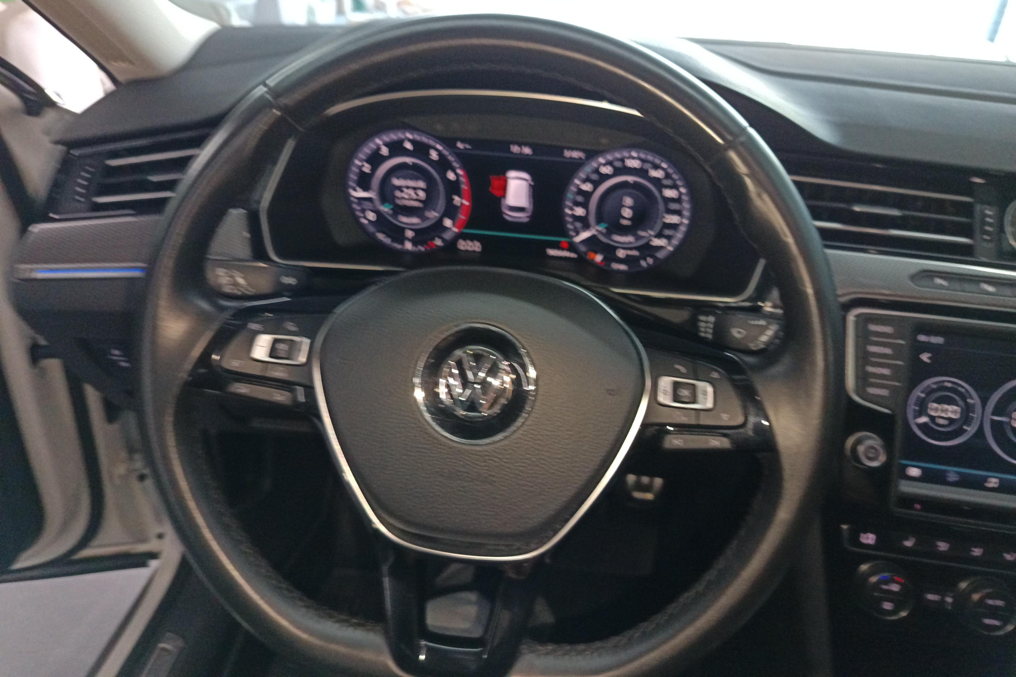 Volkswagen Passat Variant 2018 immagine di auto #19