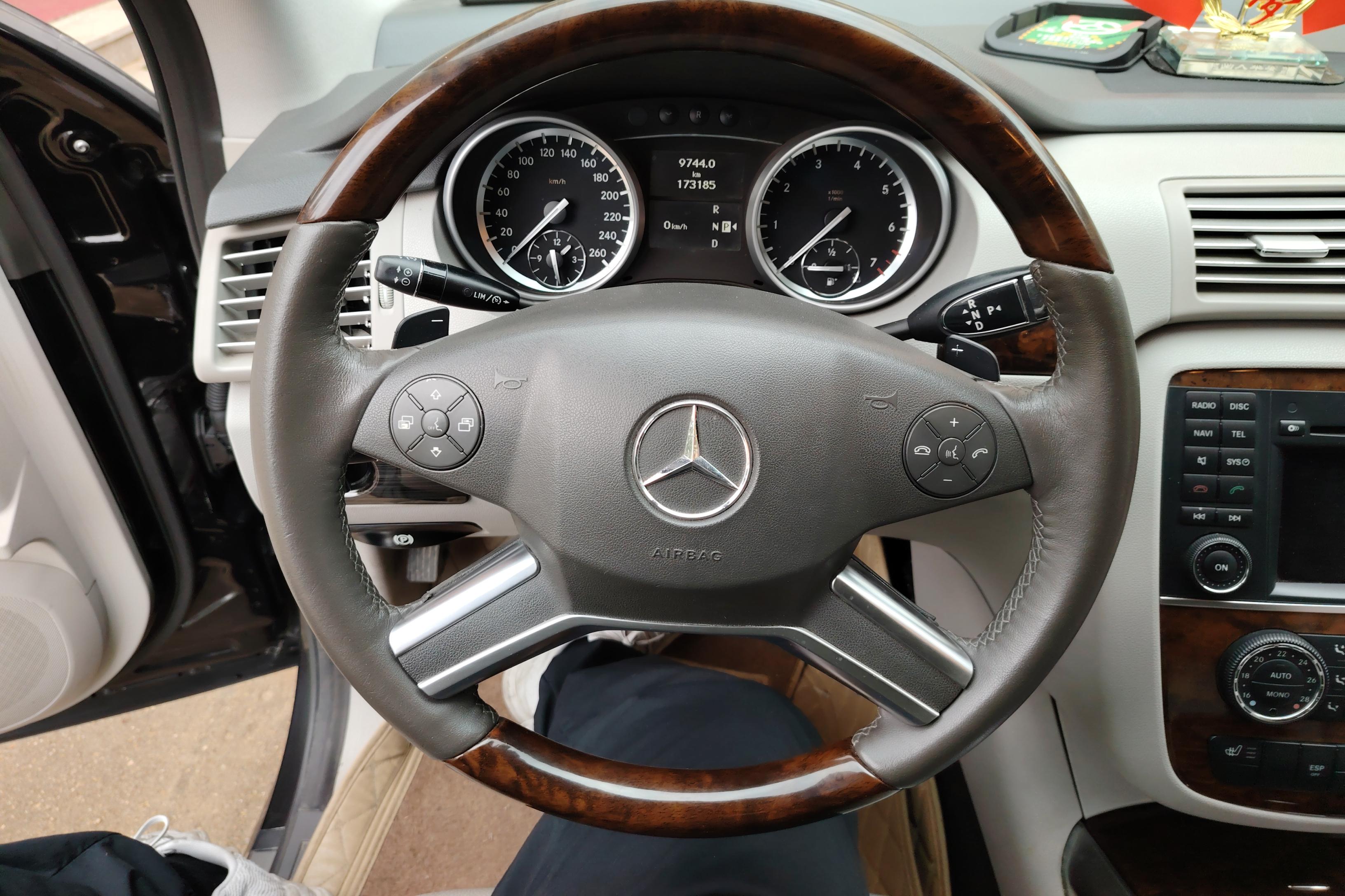 Mercedes-Benz R Class 2011 car image #19