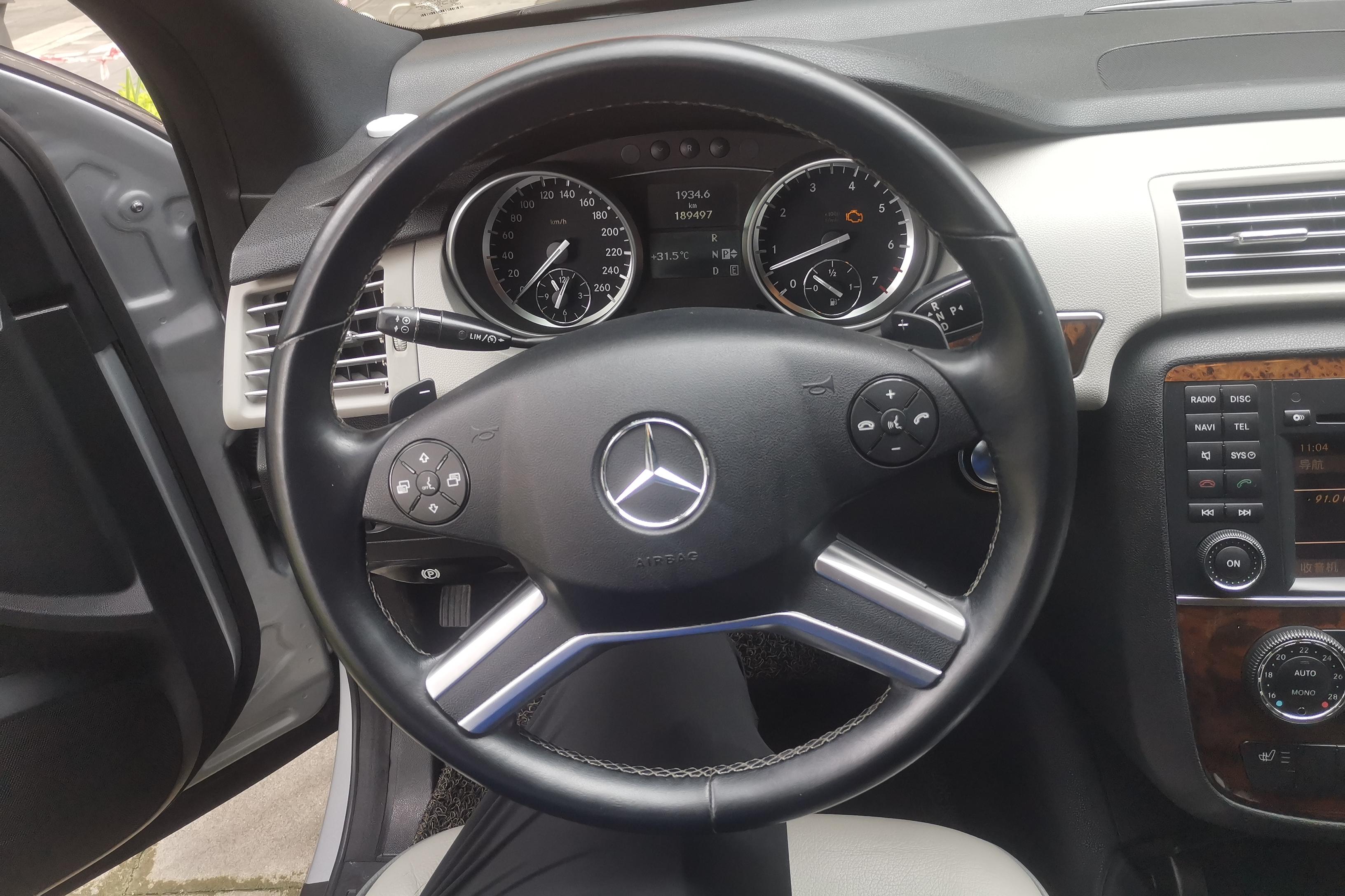 Mercedes-Benz R Class 2011 car image #19