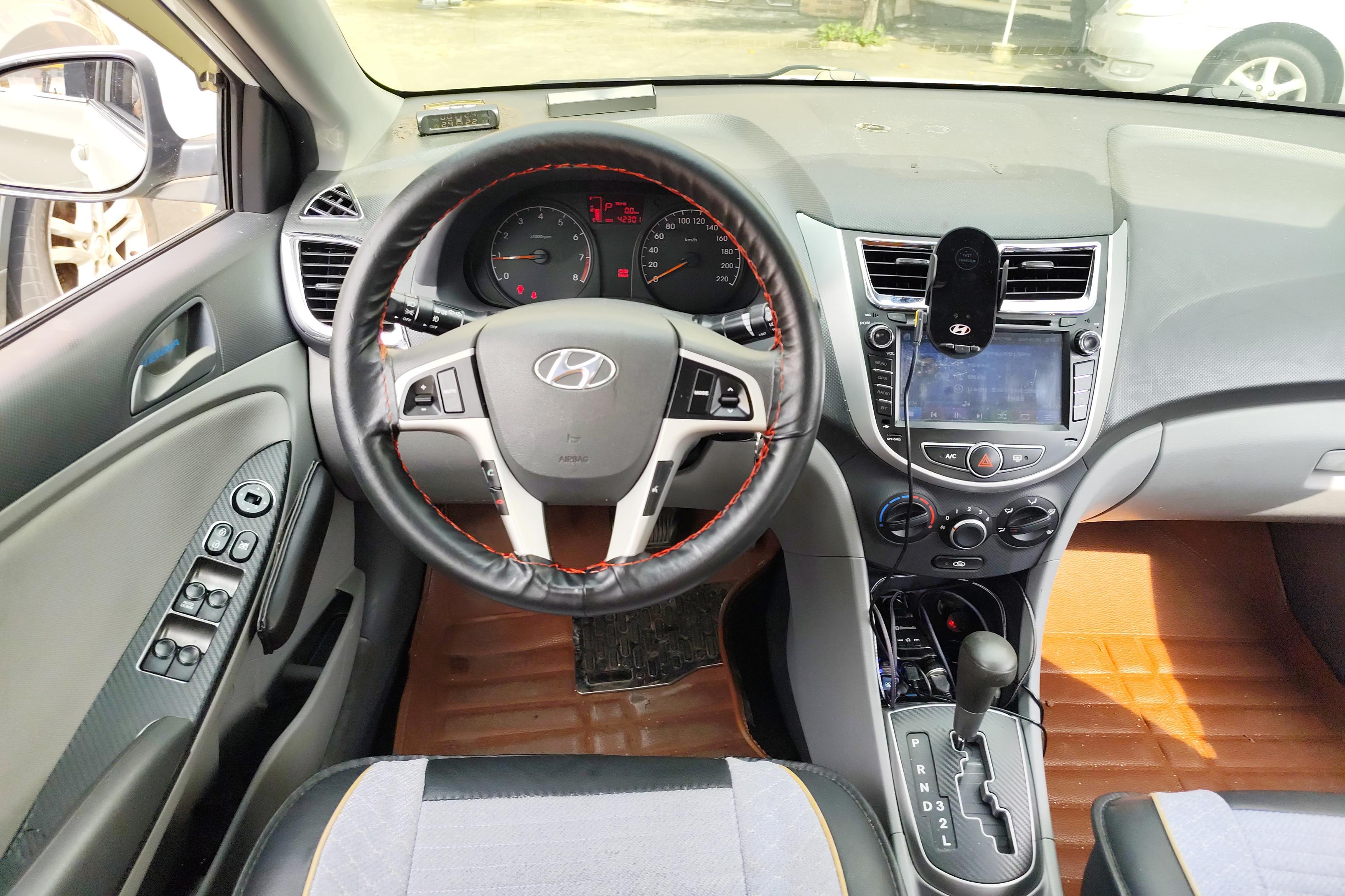 Hyundai Reina 2016 car image #19