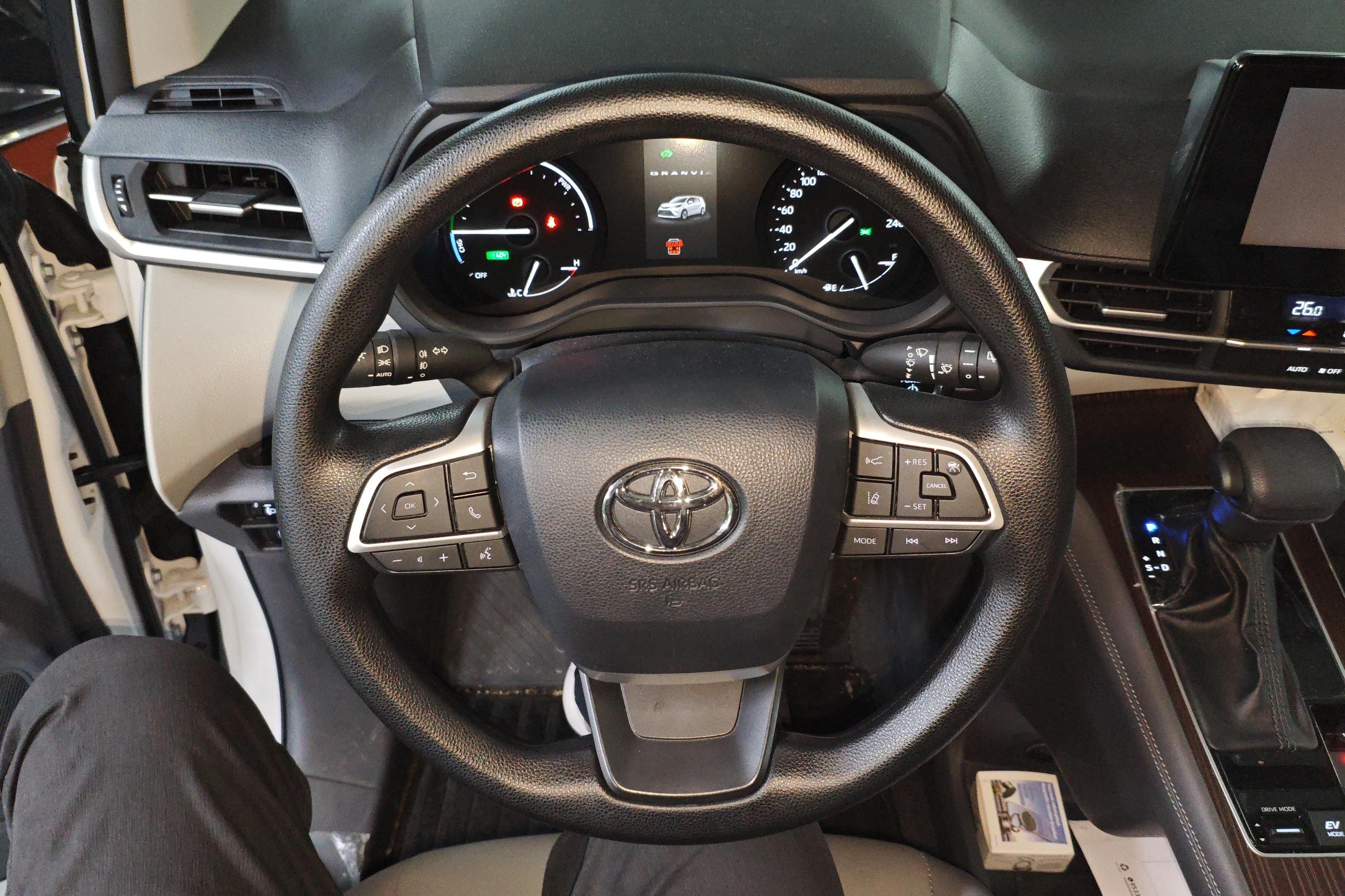 Toyota Granvia 2025 #19 Toyota Granvia 2025 car image #19